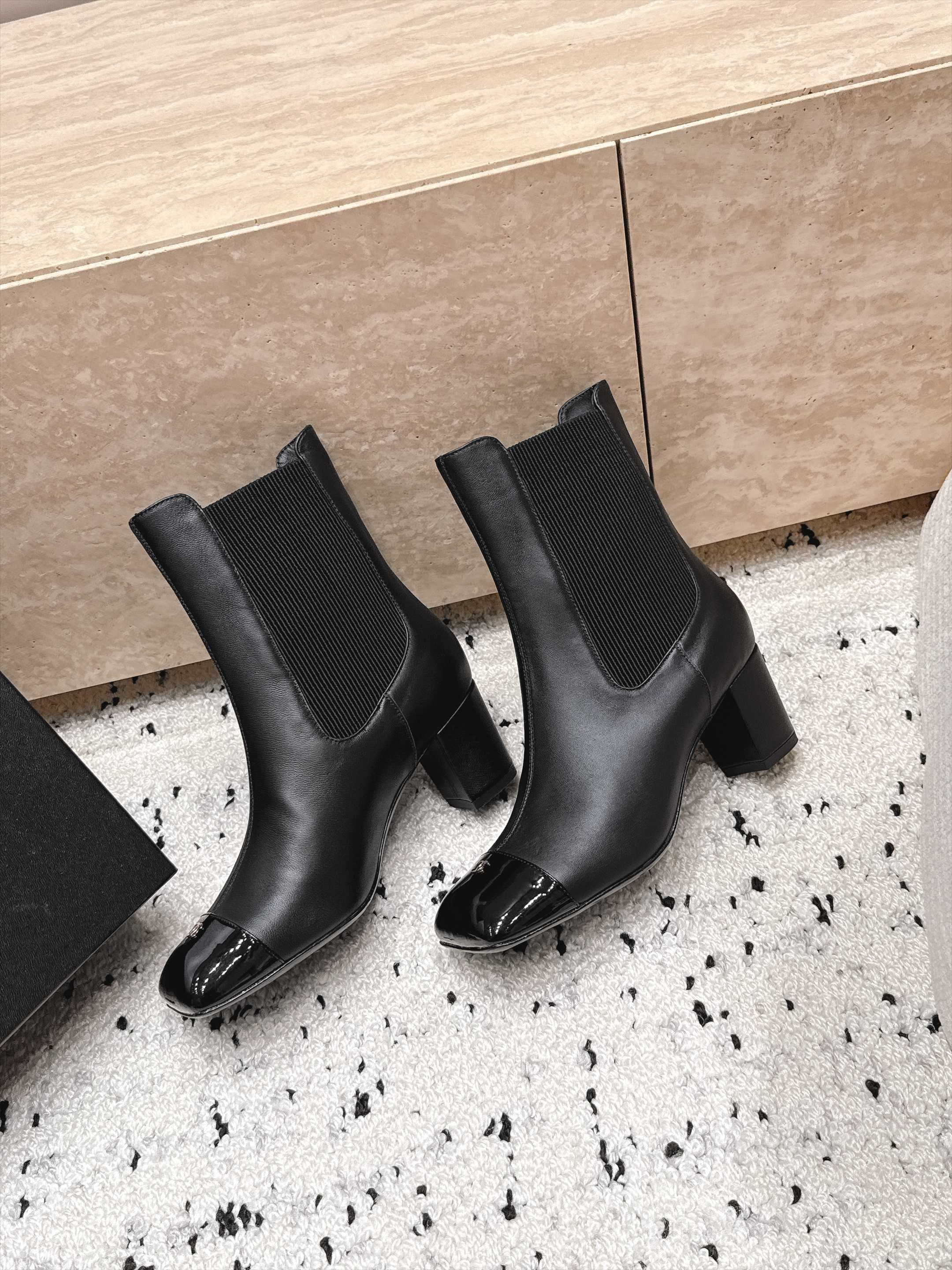 D8706 Chanel 2026vs Fall/Winter New Boot Collection... Square-toe high heels rubber boots, classic mixed colors, exuding elegance — image 7