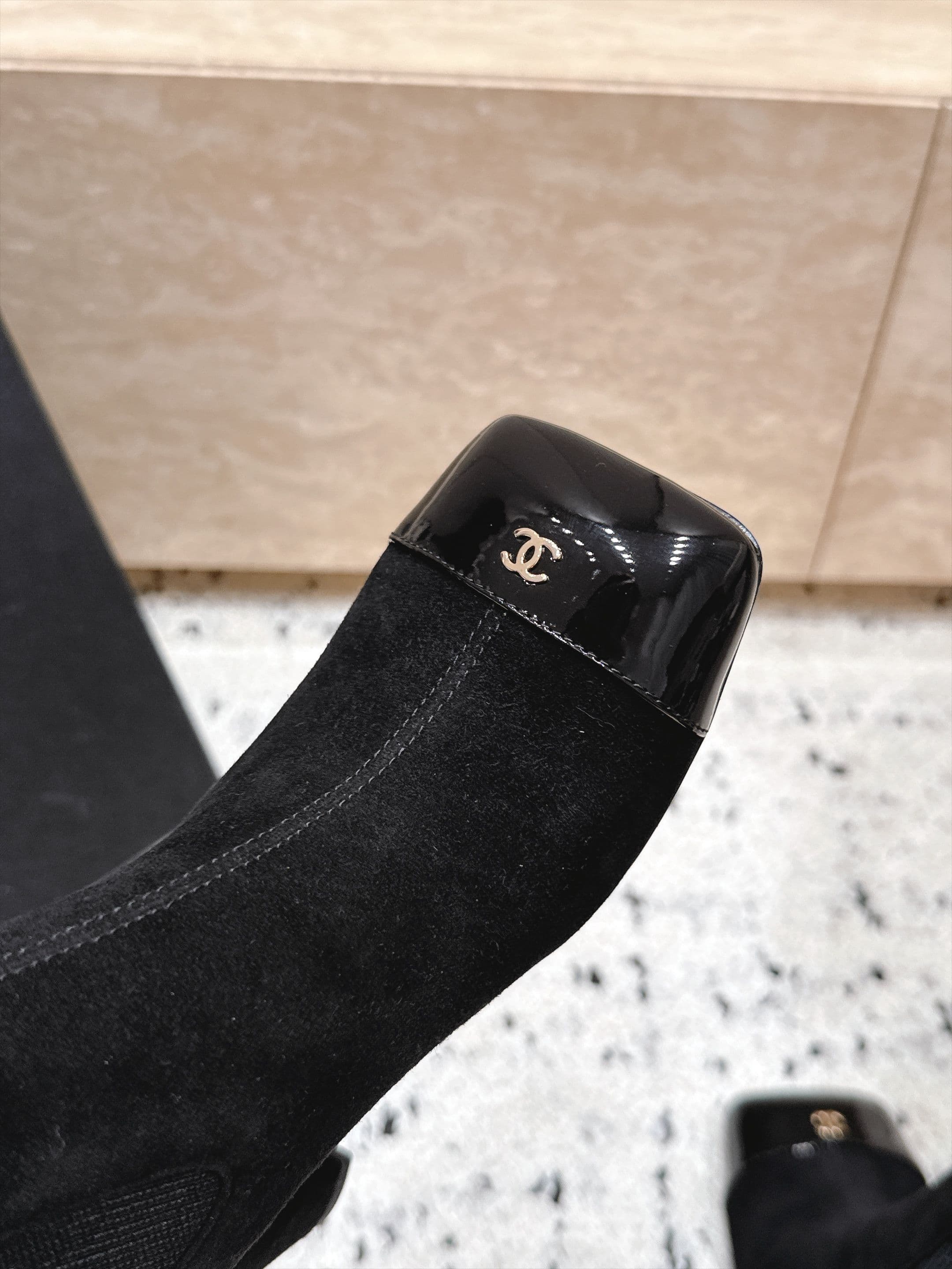 D8705 Chanel 2026vs Fall-Winter New Boot Collection... Square-toe high heels rubber boots, classic mixed colors, exuding elegance — image 3