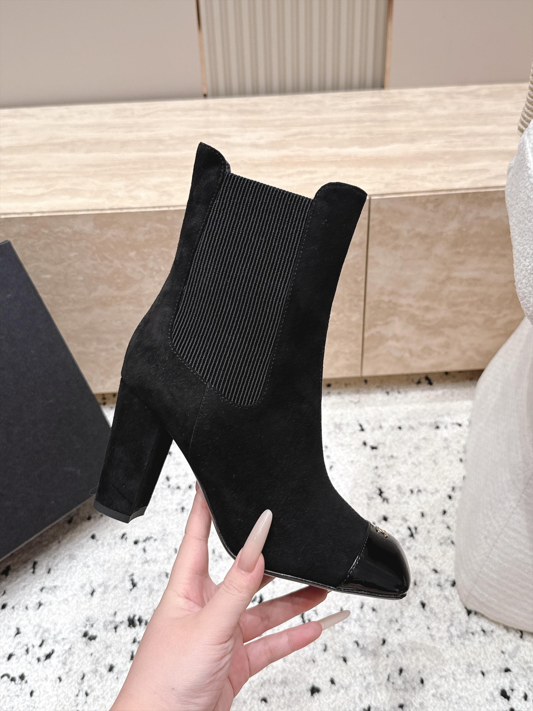 D8705 Chanel 2026vs Fall-Winter New Boot Collection... Square-toe high heels rubber boots, classic mixed colors, exuding elegance — image 4
