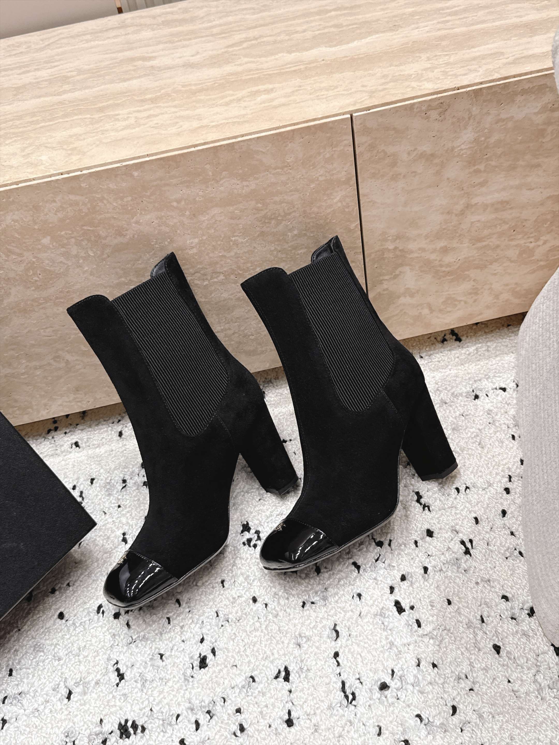 D8705 Chanel 2026vs Fall-Winter New Boot Collection... Square-toe high heels rubber boots, classic mixed colors, exuding elegance — image 5