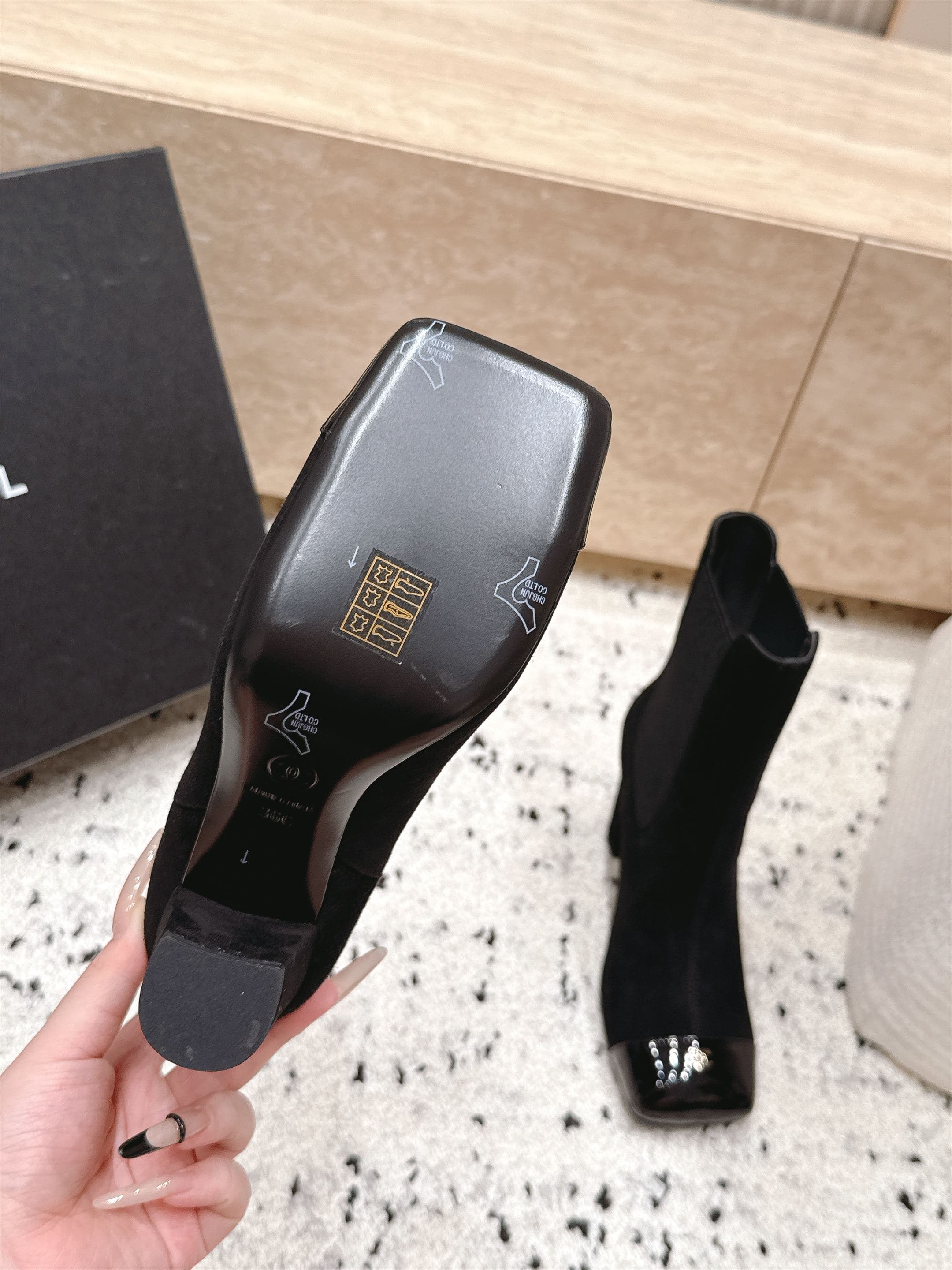 D8705 Chanel 2026vs Fall-Winter New Boot Collection... Square-toe high heels rubber boots, classic mixed colors, exuding elegance — image 7
