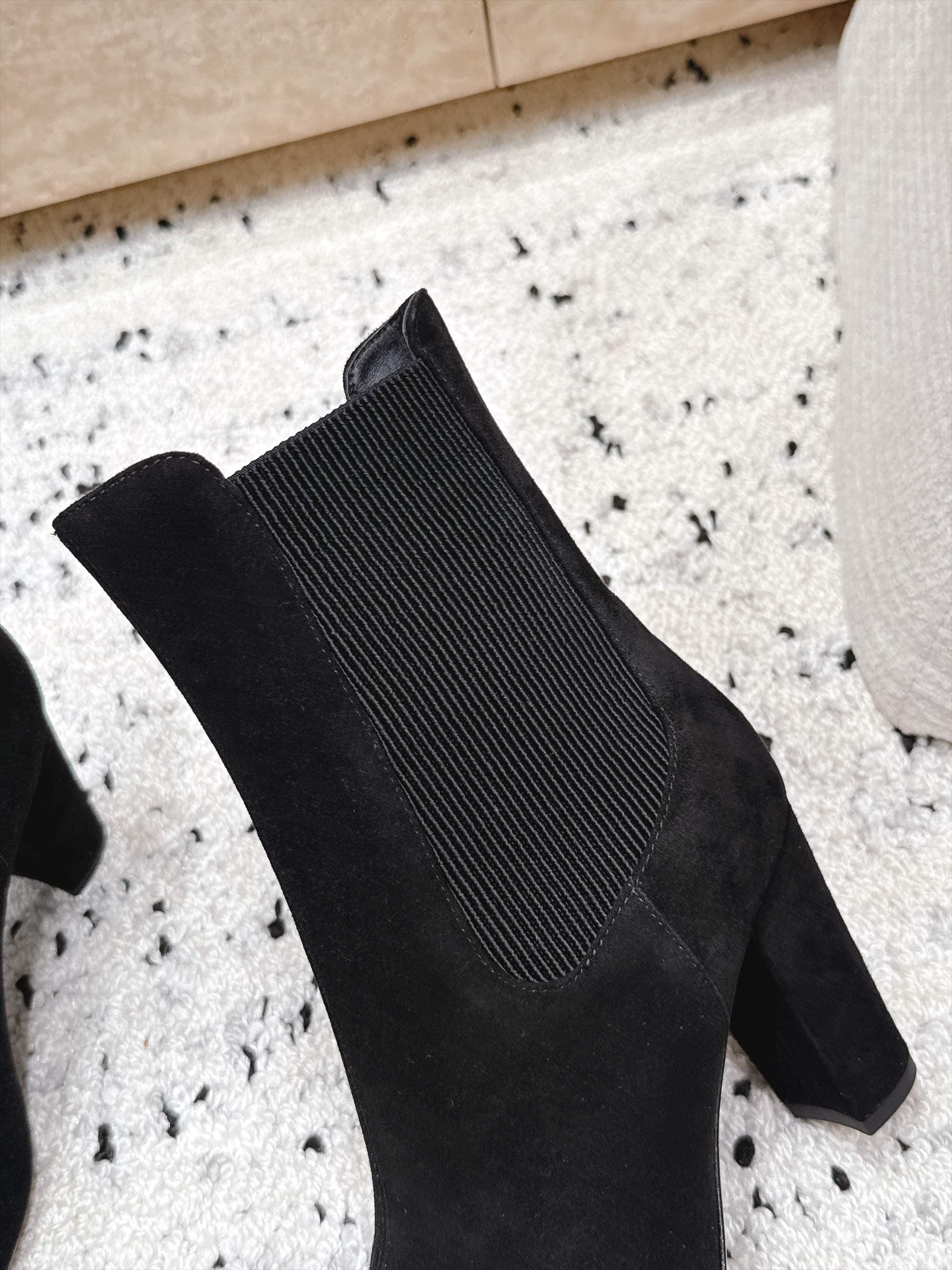D8705 Chanel 2026vs Fall-Winter New Boot Collection... Square-toe high heels rubber boots, classic mixed colors, exuding elegance — image 8