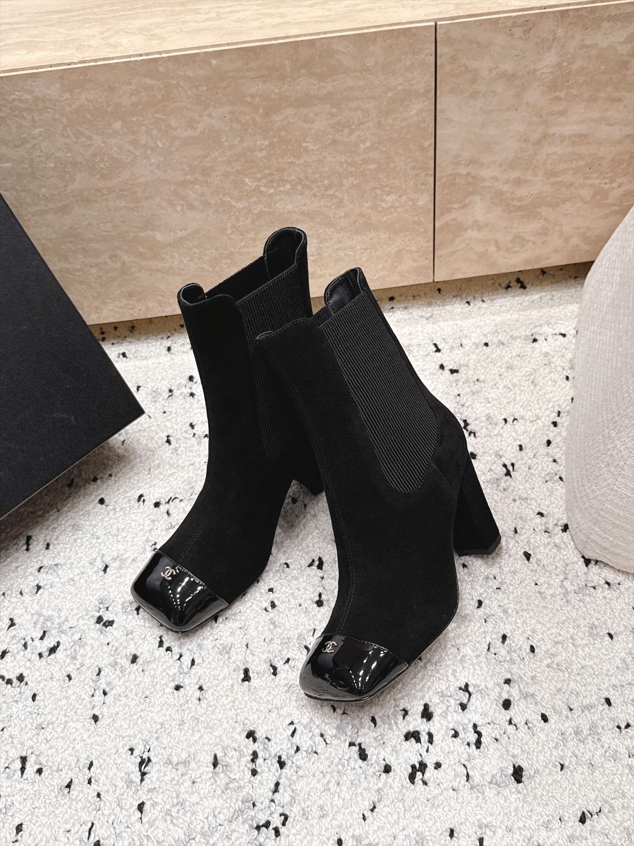 D8705 Chanel 2026vs Fall-Winter New Boot Collection... Square-toe high heels rubber boots, classic mixed colors, exuding elegance — image 6