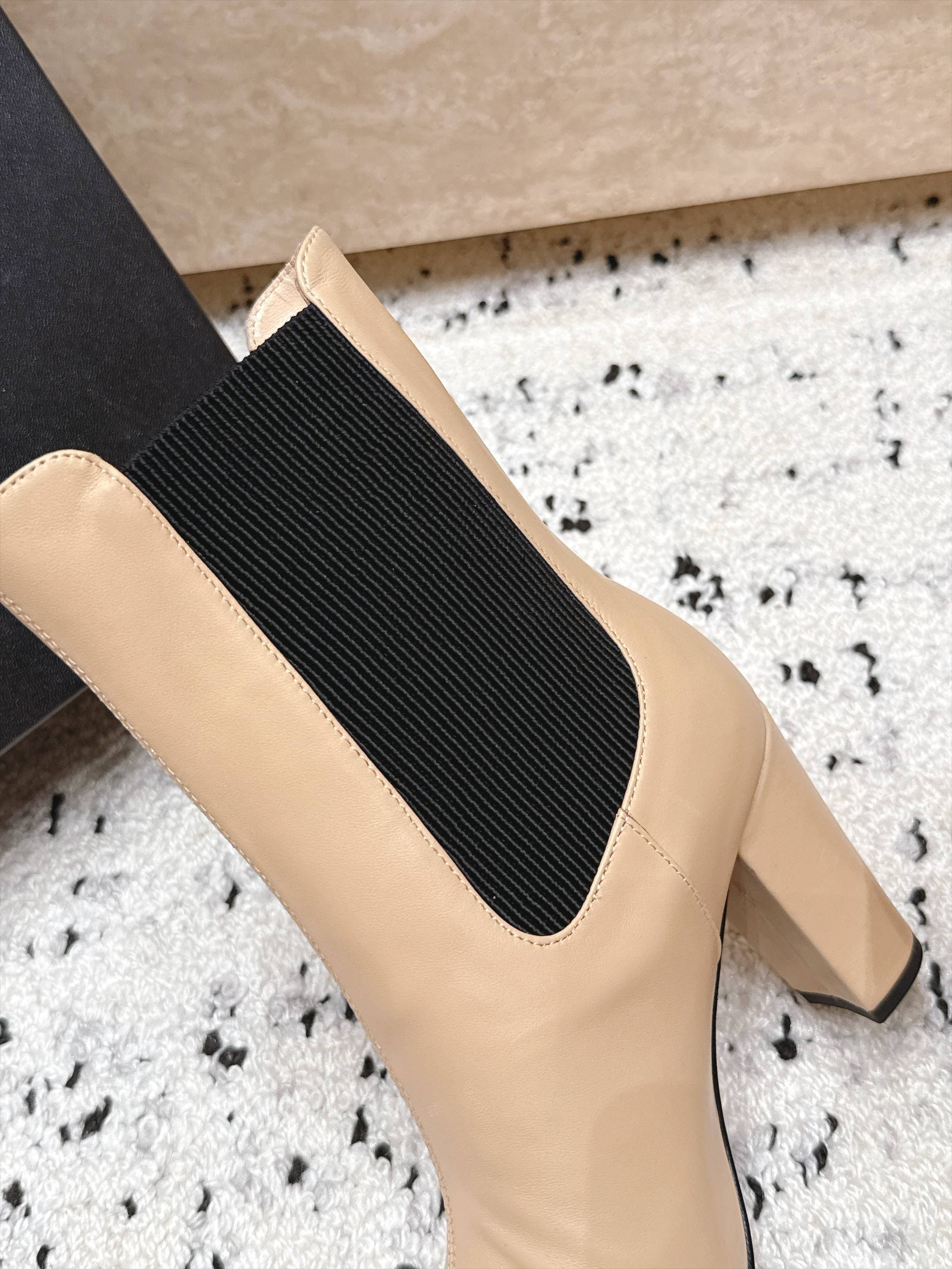 D8704 Chanel 2026vs autumn/winter new shoe collection... Square-toe high heels rubber boots, classic mixed colors, exuding elegance — image 8