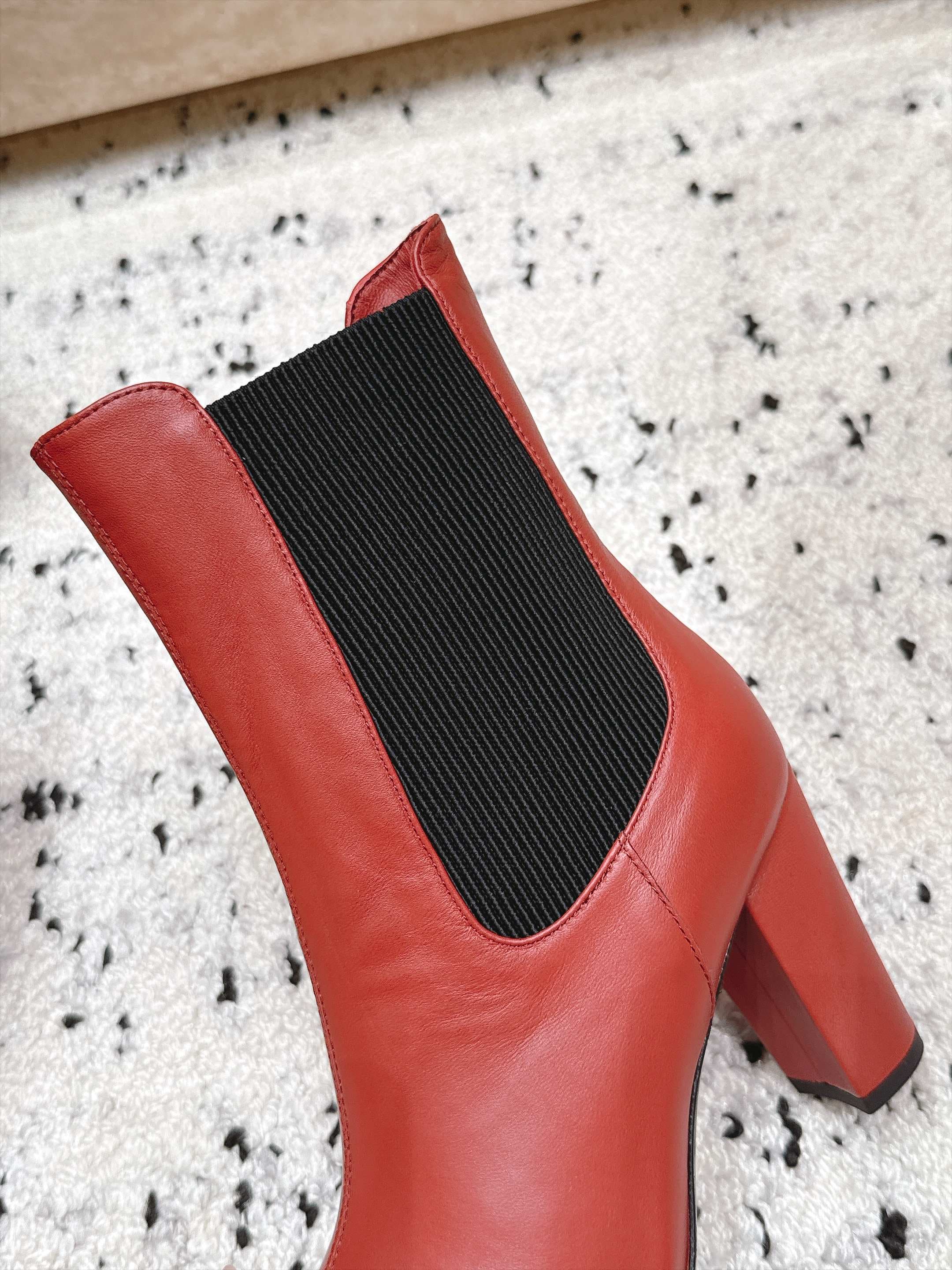 D8703 Chanel 2026vs autumn/winter new boot collection... Square-toe high heels rubber boots with classic mixed colors, exuding elegance — image 5