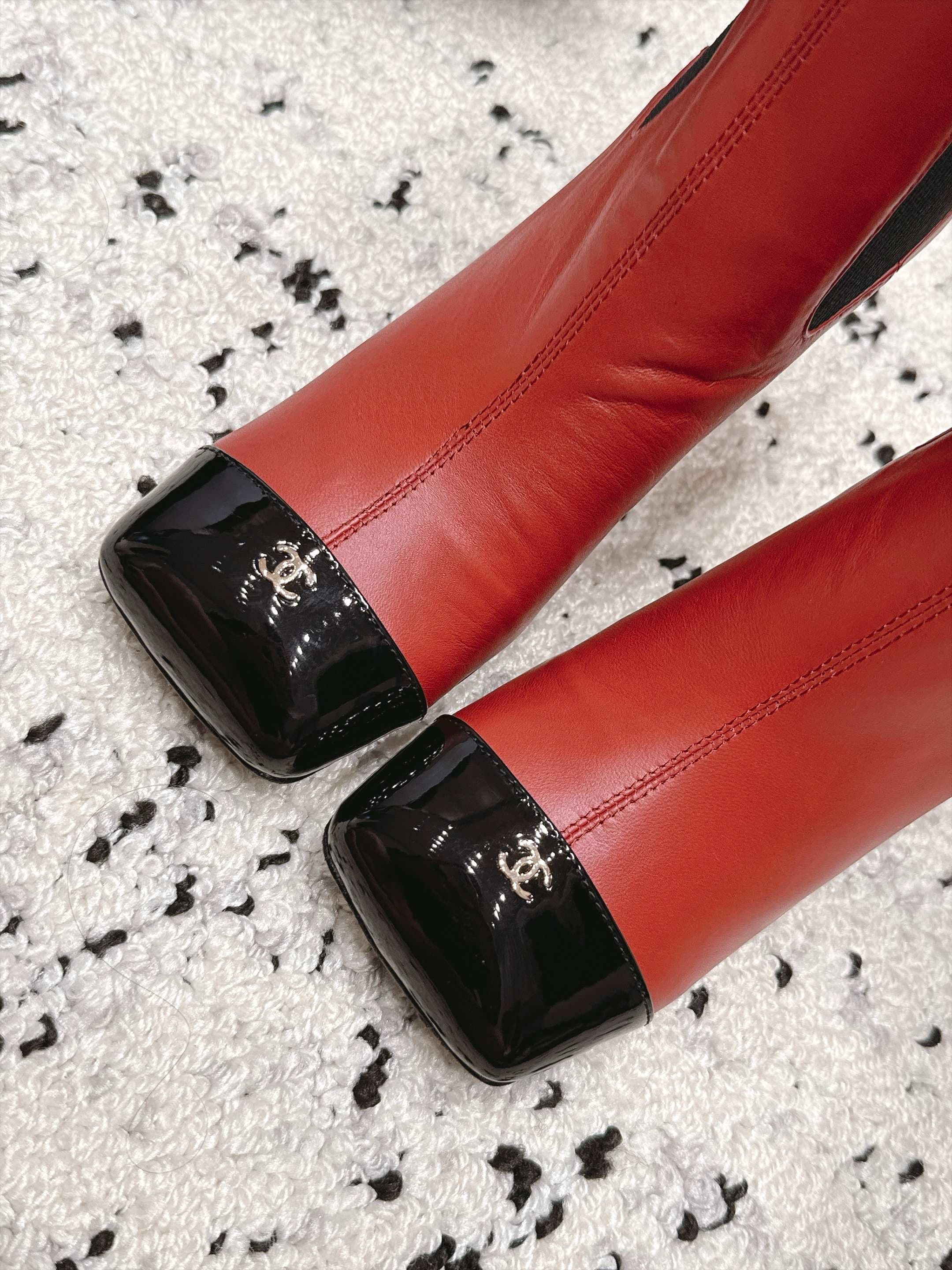 D8703 Chanel 2026vs autumn/winter new boot collection... Square-toe high heels rubber boots with classic mixed colors, exuding elegance — image 7