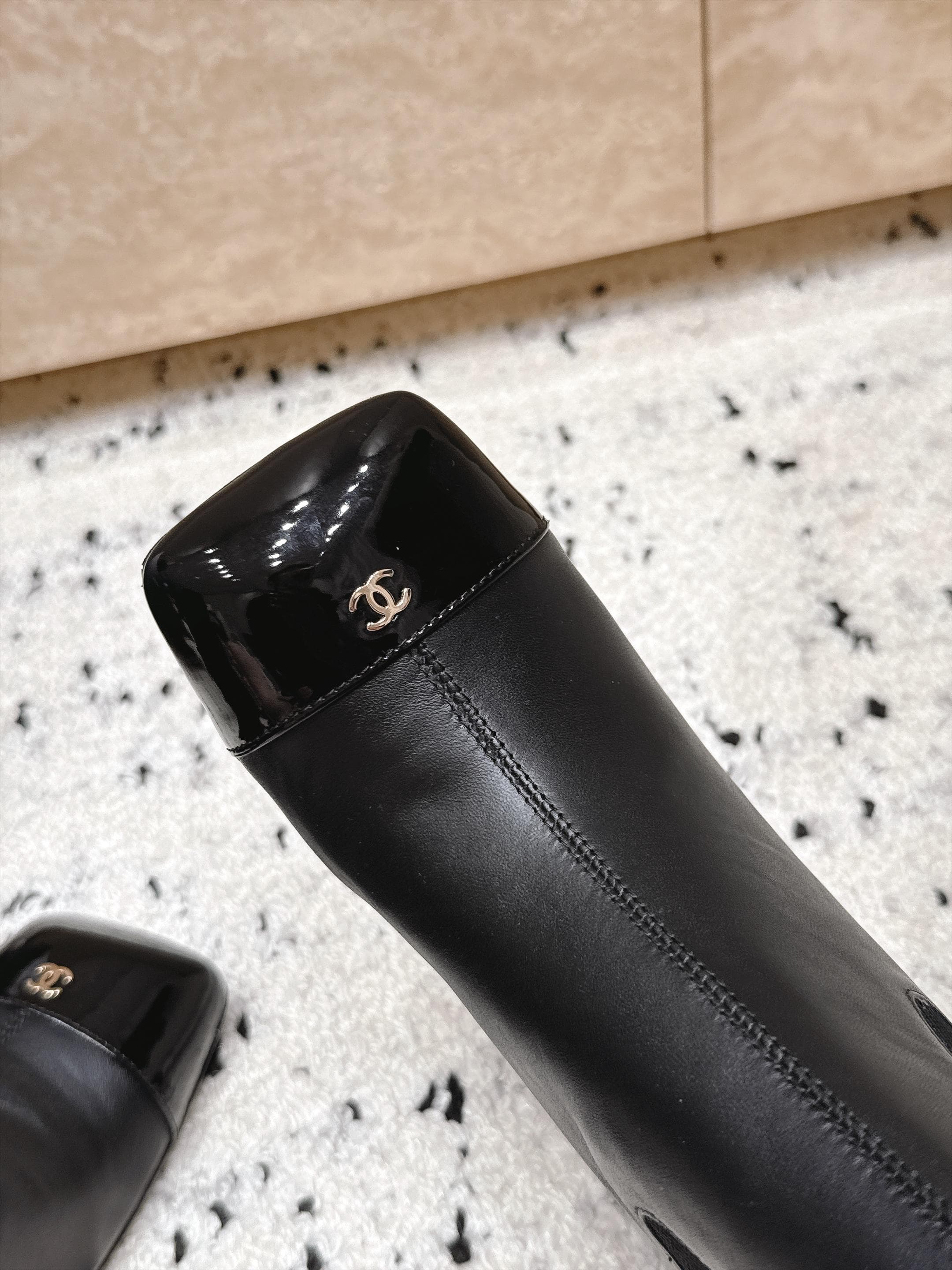 D8702 Chanel 2026vs autumn/winter new boot collection... Square-toe high heels rubber boots with classic mixed colors, exuding elegance — image 5