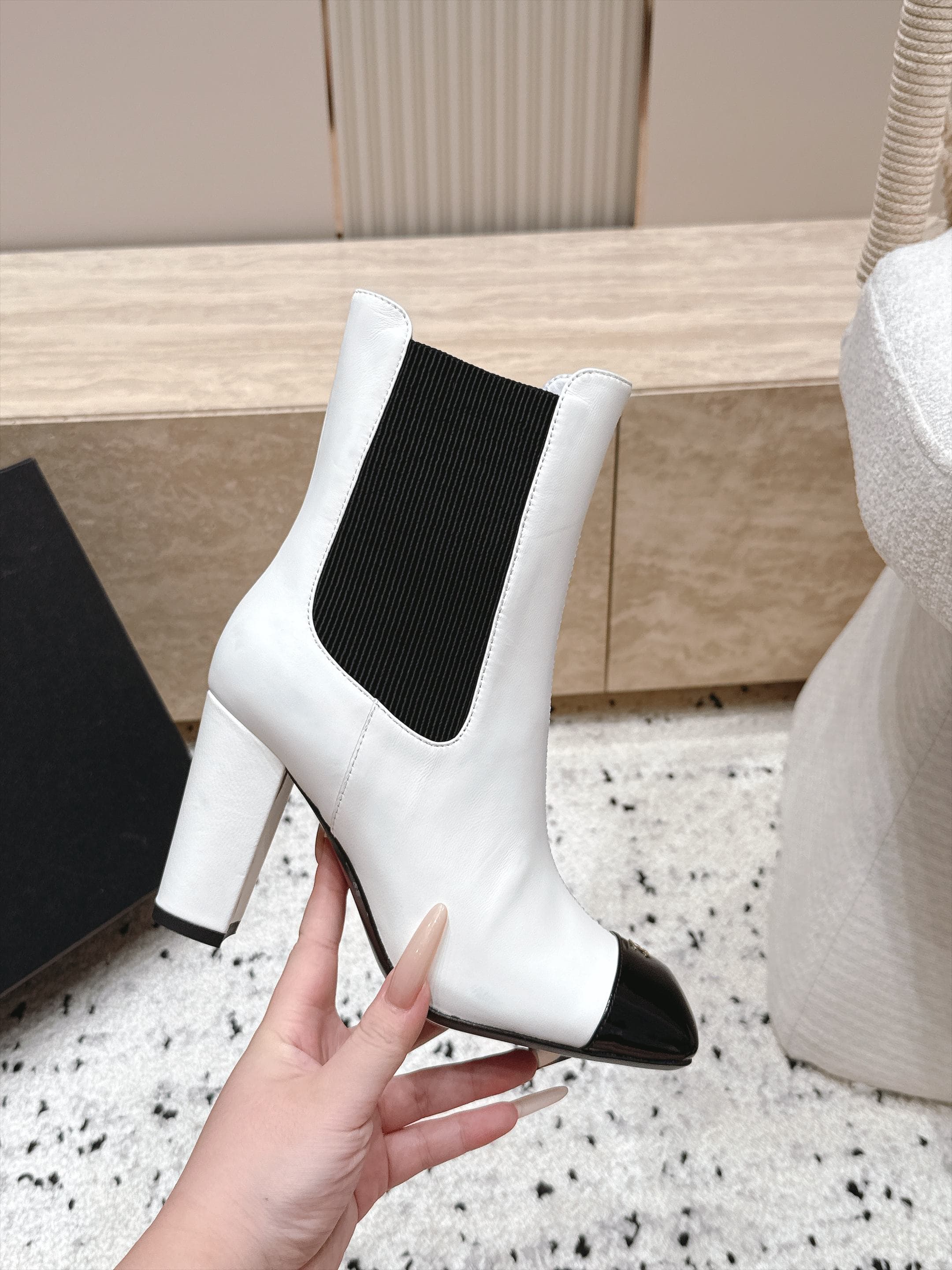D8701 Chanel 2026vs Fall-Winter New Boot Collection... Square-toe high heels rubber boots, classic mixed colors, exuding elegance — image 4