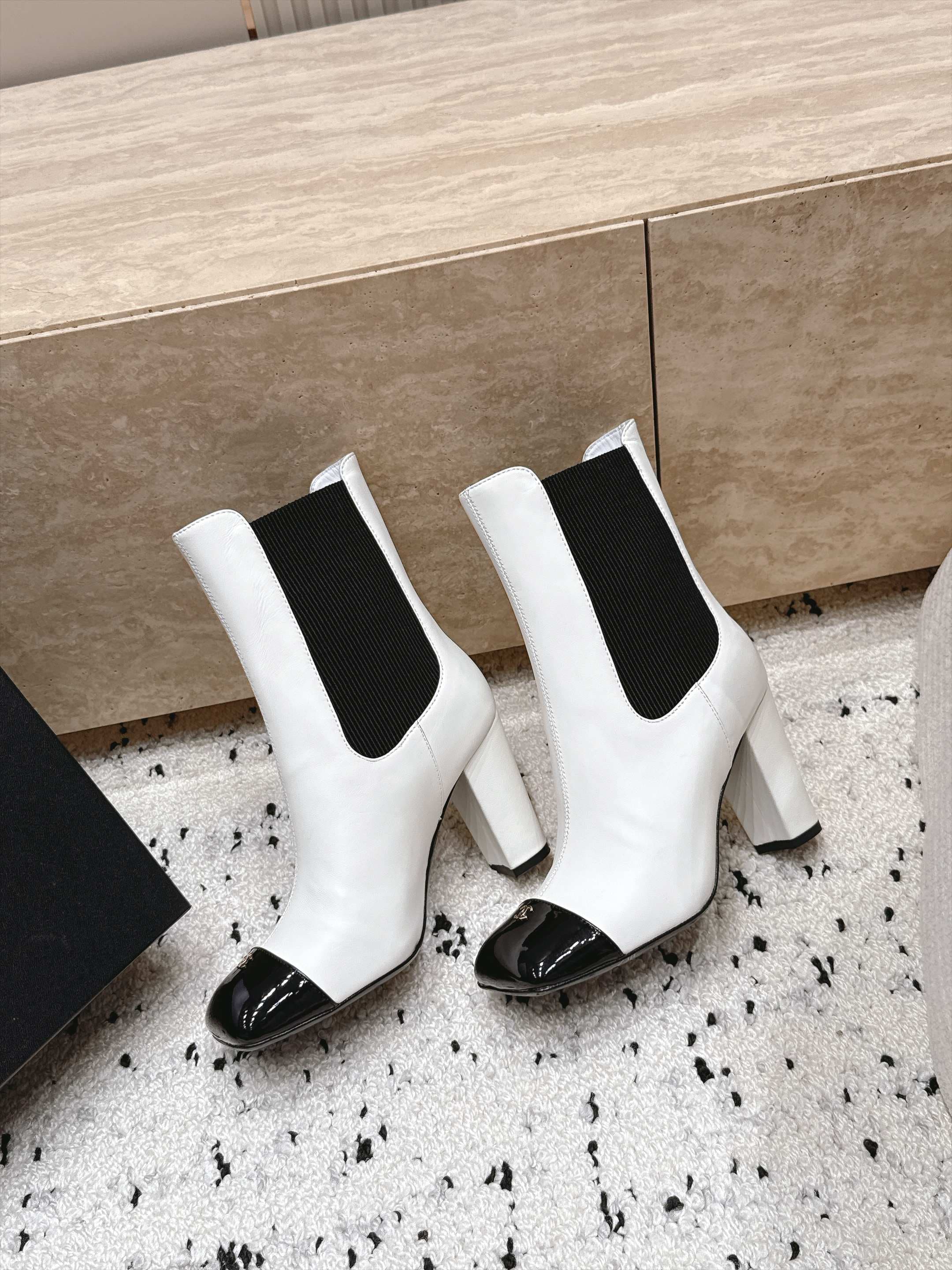 D8701 Chanel 2026vs Fall-Winter New Boot Collection... Square-toe high heels rubber boots, classic mixed colors, exuding elegance — image 5