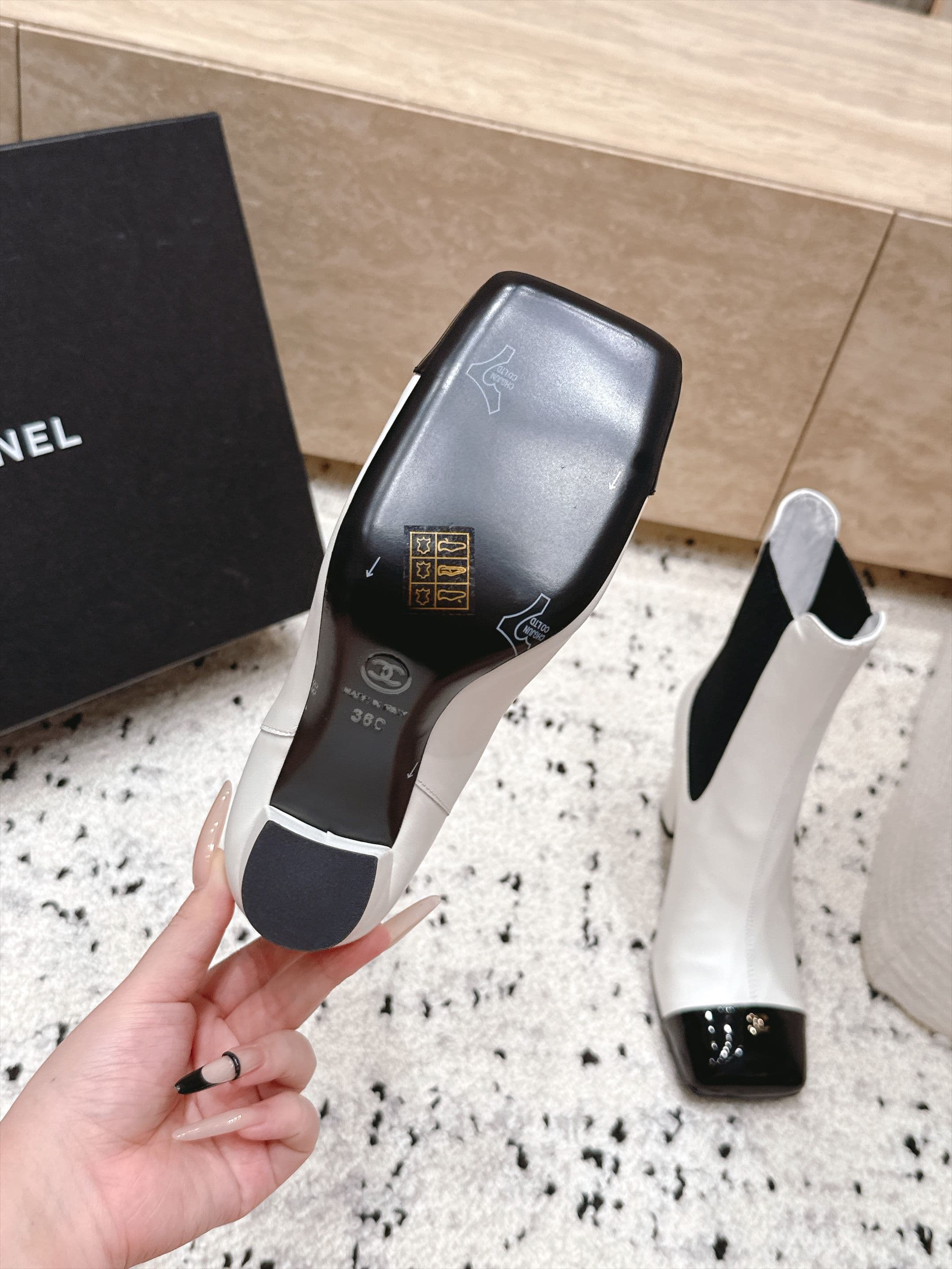 D8701 Chanel 2026vs Fall-Winter New Boot Collection... Square-toe high heels rubber boots, classic mixed colors, exuding elegance — image 7