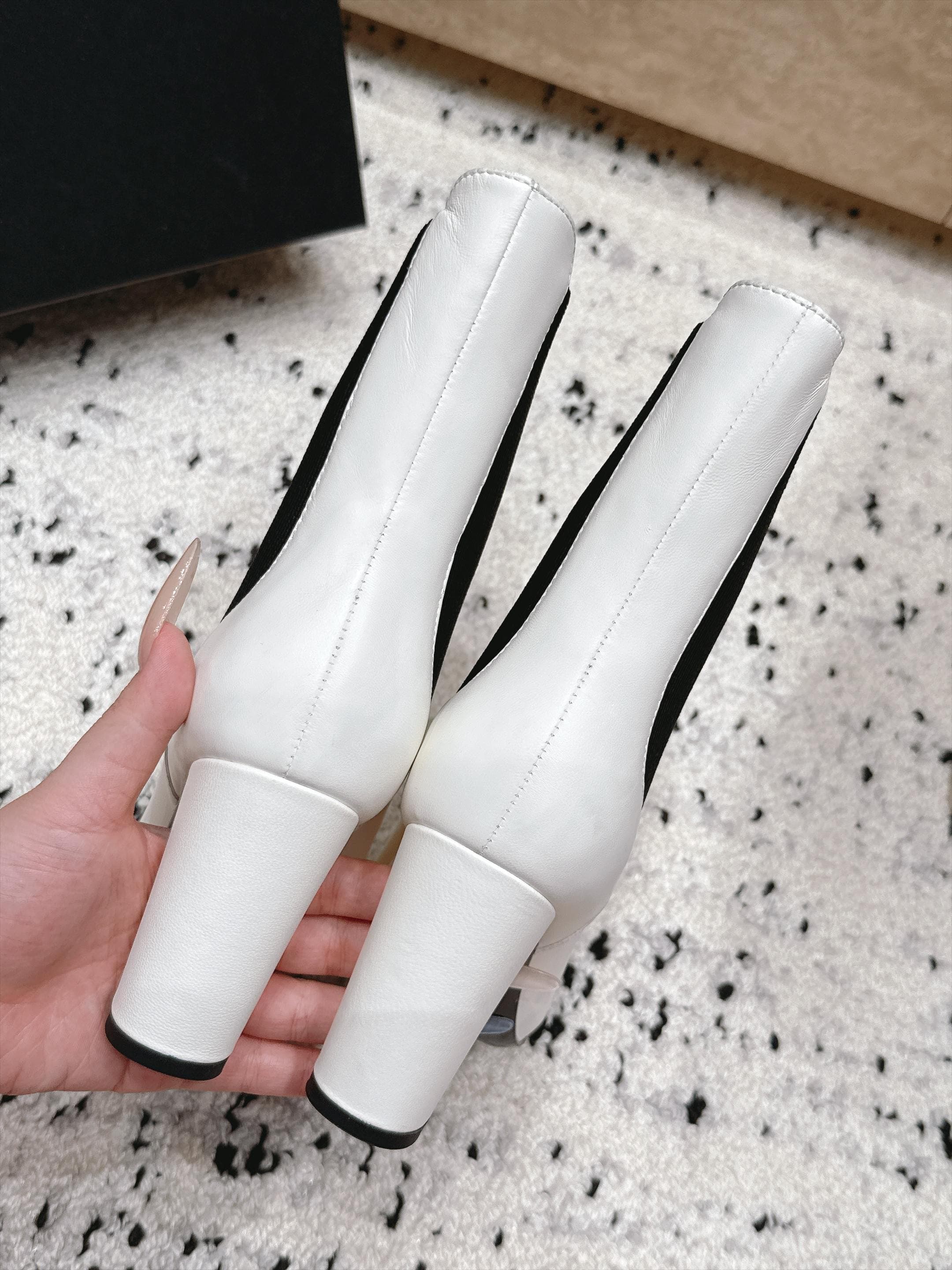 D8776 Chanel 2026vs Fall-Winter New Boot Collection... Square-toe high heels rubber boots, classic mixed colors, exuding elegance — image 8