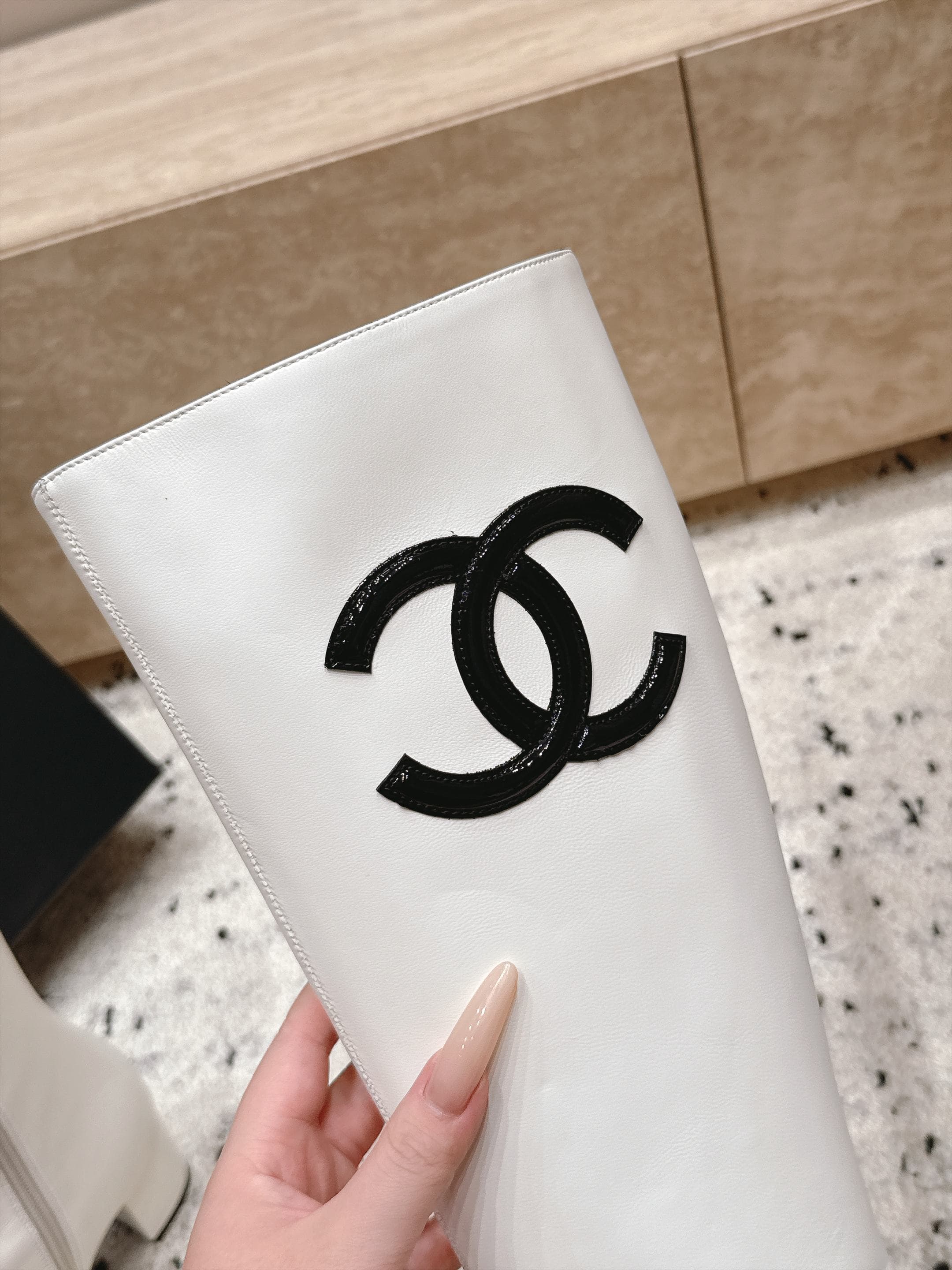 D8700 Chanel 2026vs Fall/Winter New Boot Collection... Square-toe high heels, long boots with classic mixed colors, exuding elegance — image 6