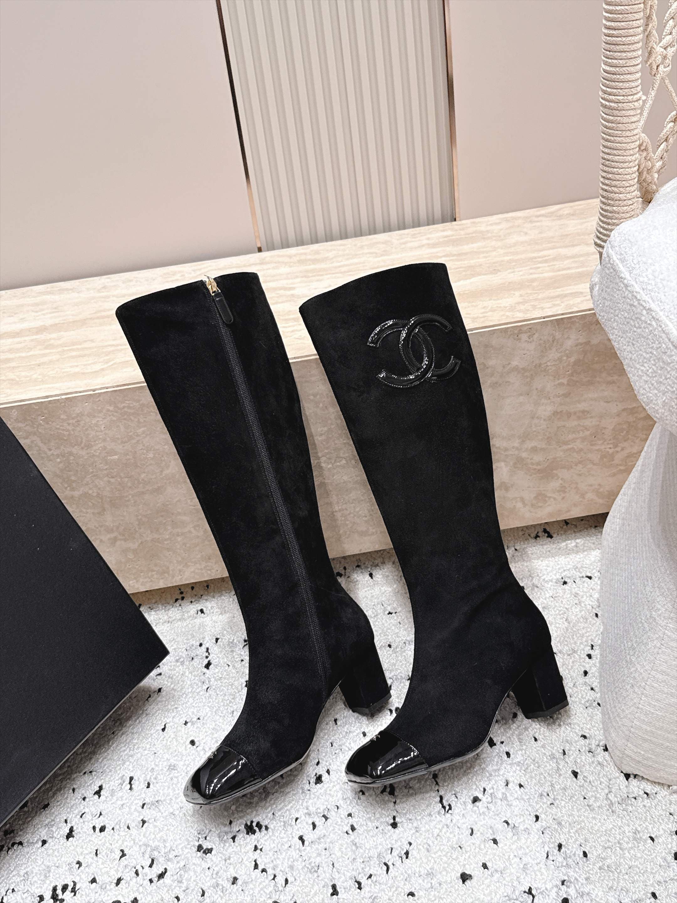 D8699 Chanel 2026vs Fall/Winter New Boot Collection... Square-toe high heels, long boots with classic mixed colors – exudes elegance and sophistication — image 4