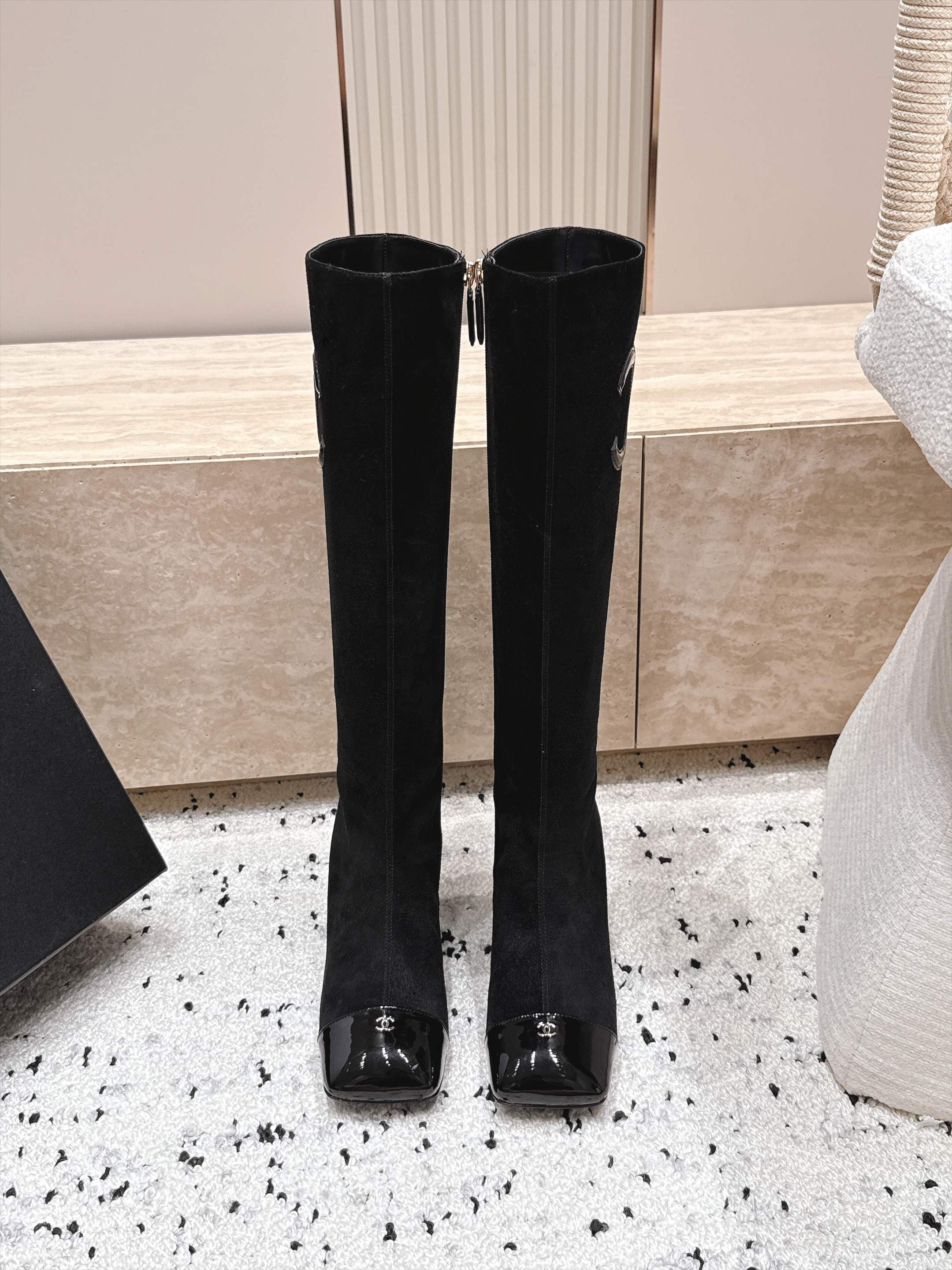D8699 Chanel 2026vs Fall/Winter New Boot Collection... Square-toe high heels, long boots with classic mixed colors – exudes elegance and sophistication — image 2