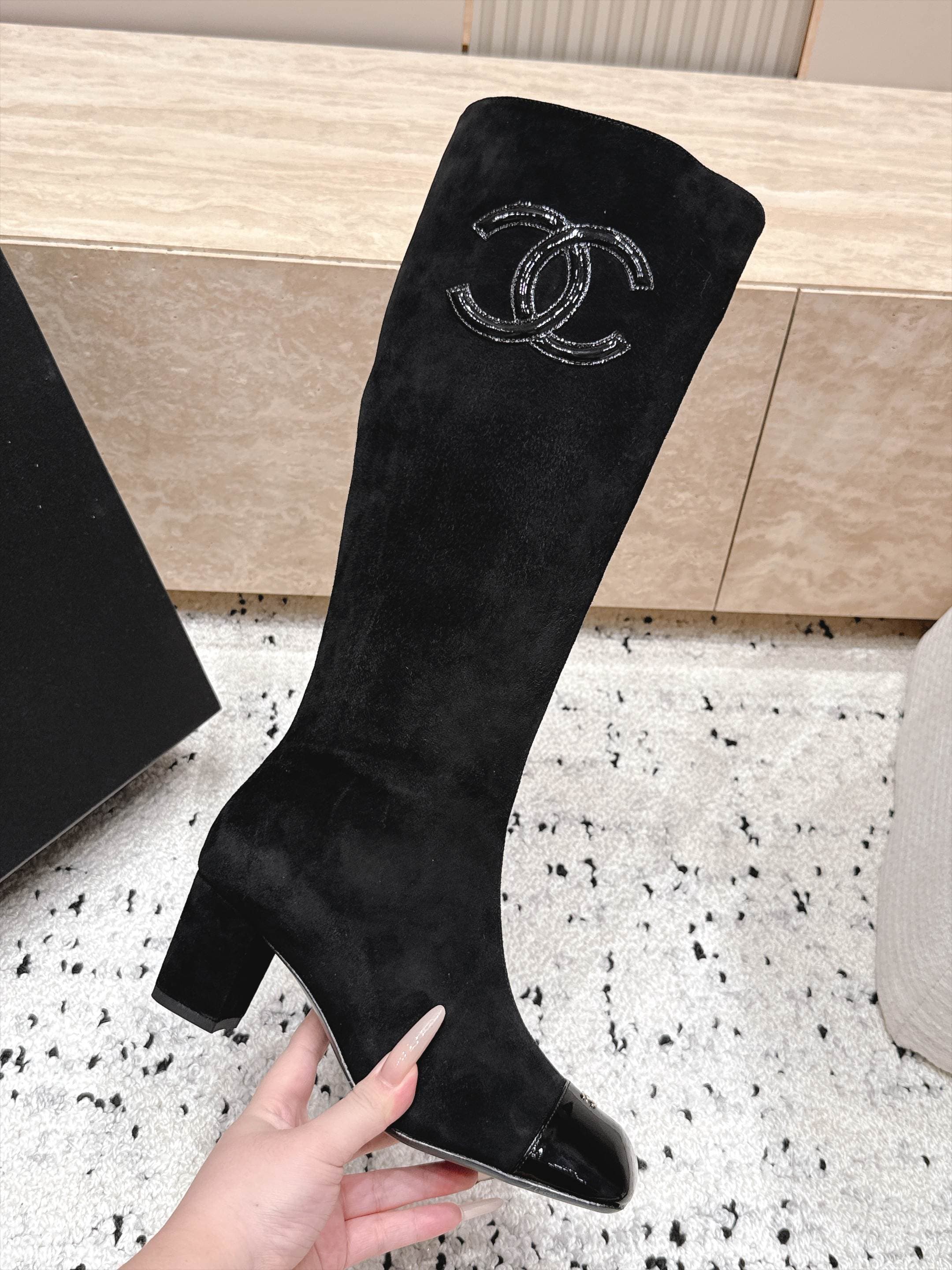 D8699 Chanel 2026vs Fall/Winter New Boot Collection... Square-toe high heels, long boots with classic mixed colors – exudes elegance and sophistication — image 8