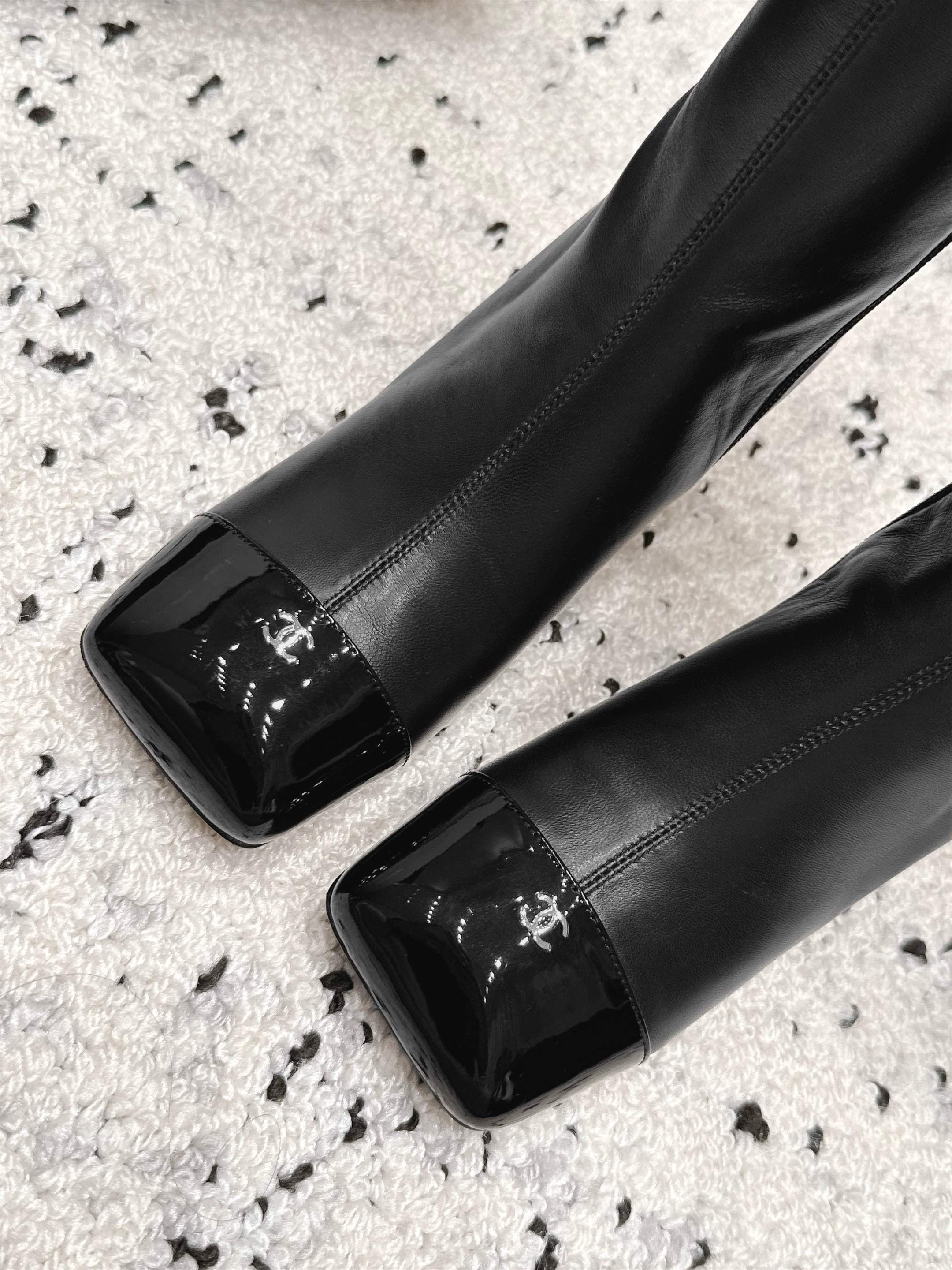 D8698 Chanel 2026vs Fall/Winter New Boot Collection... Square-toe high heels, long boots with classic mixed colors – exudes elegance and sophistication — image 5