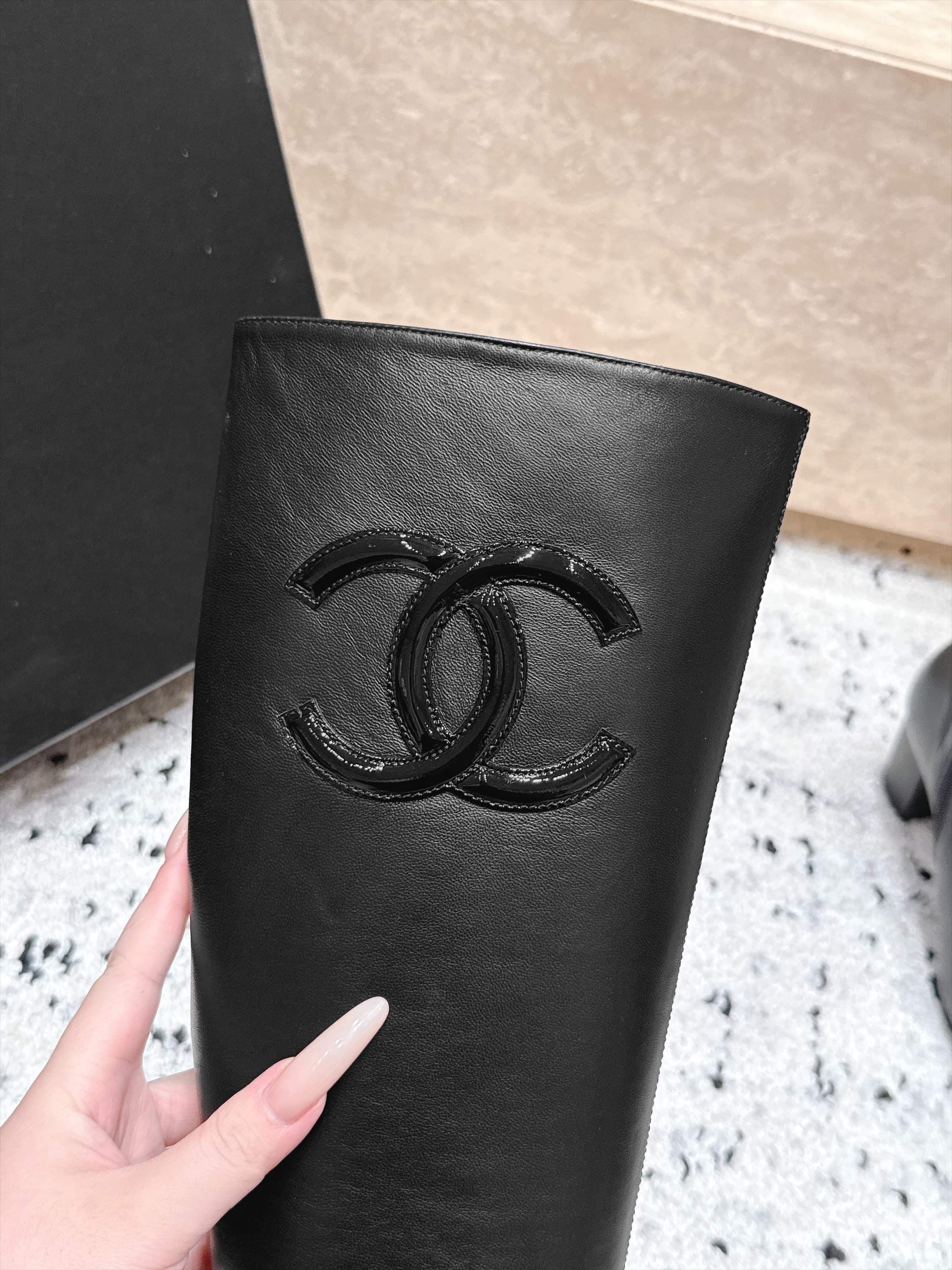 D8698 Chanel 2026vs Fall/Winter New Boot Collection... Square-toe high heels, long boots with classic mixed colors – exudes elegance and sophistication — image 4