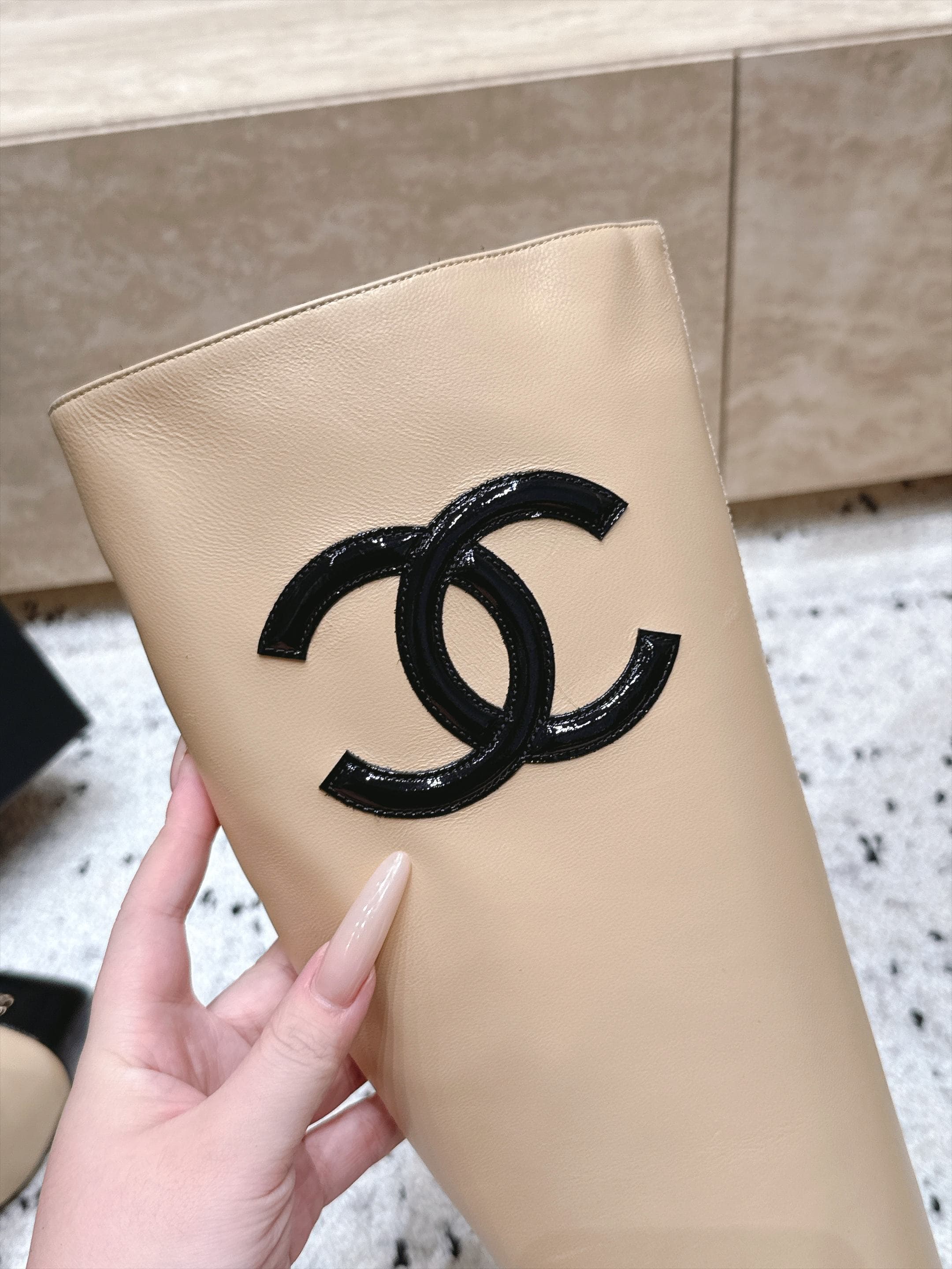 D8697 Chanel 2026vs autumn/winter new shoe collection... Square-toe high heels, long boots with classic mixed colors, exuding elegance — image 8