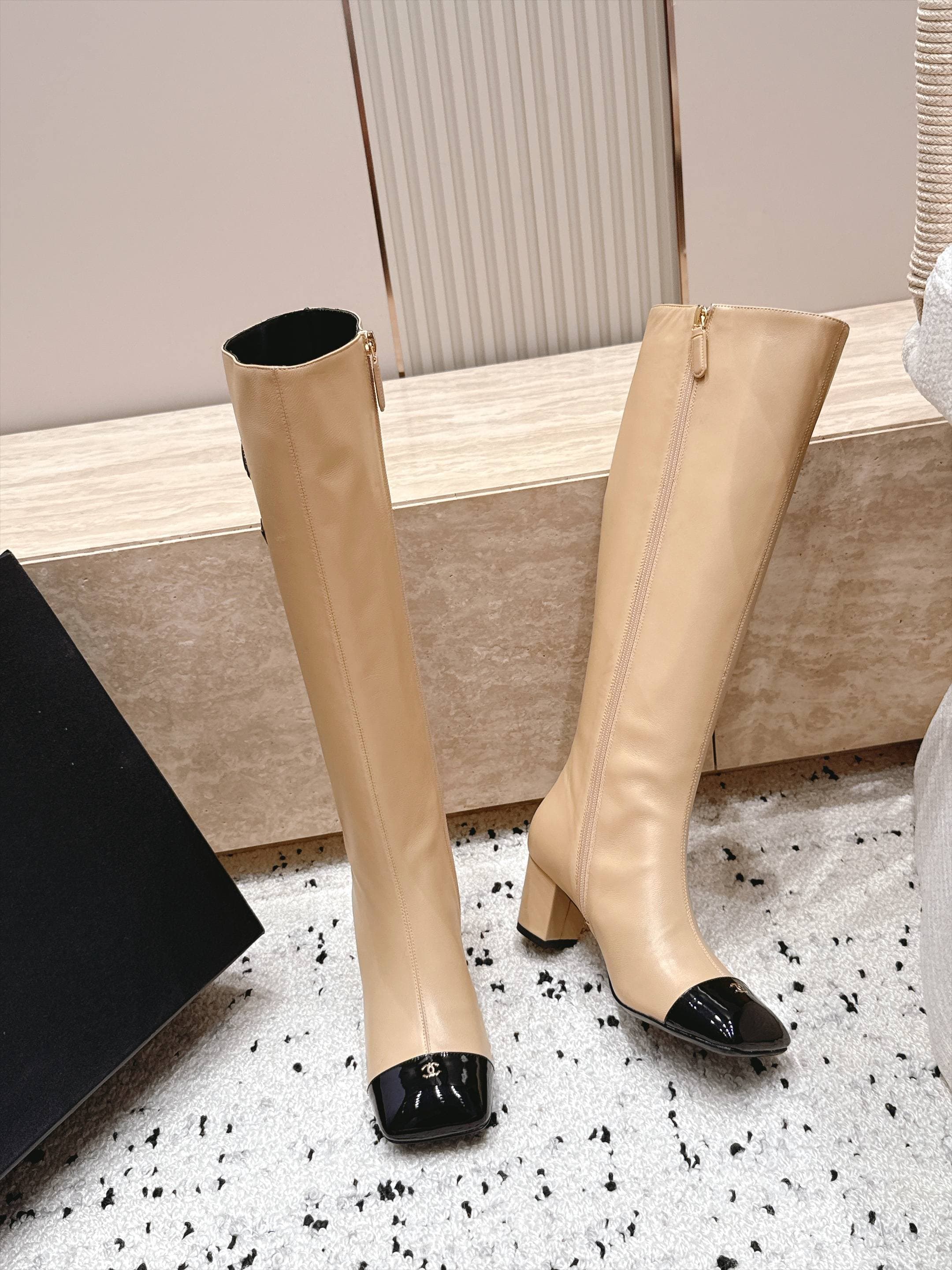D8697 Chanel 2026vs autumn/winter new shoe collection... Square-toe high heels, long boots with classic mixed colors, exuding elegance — image 6