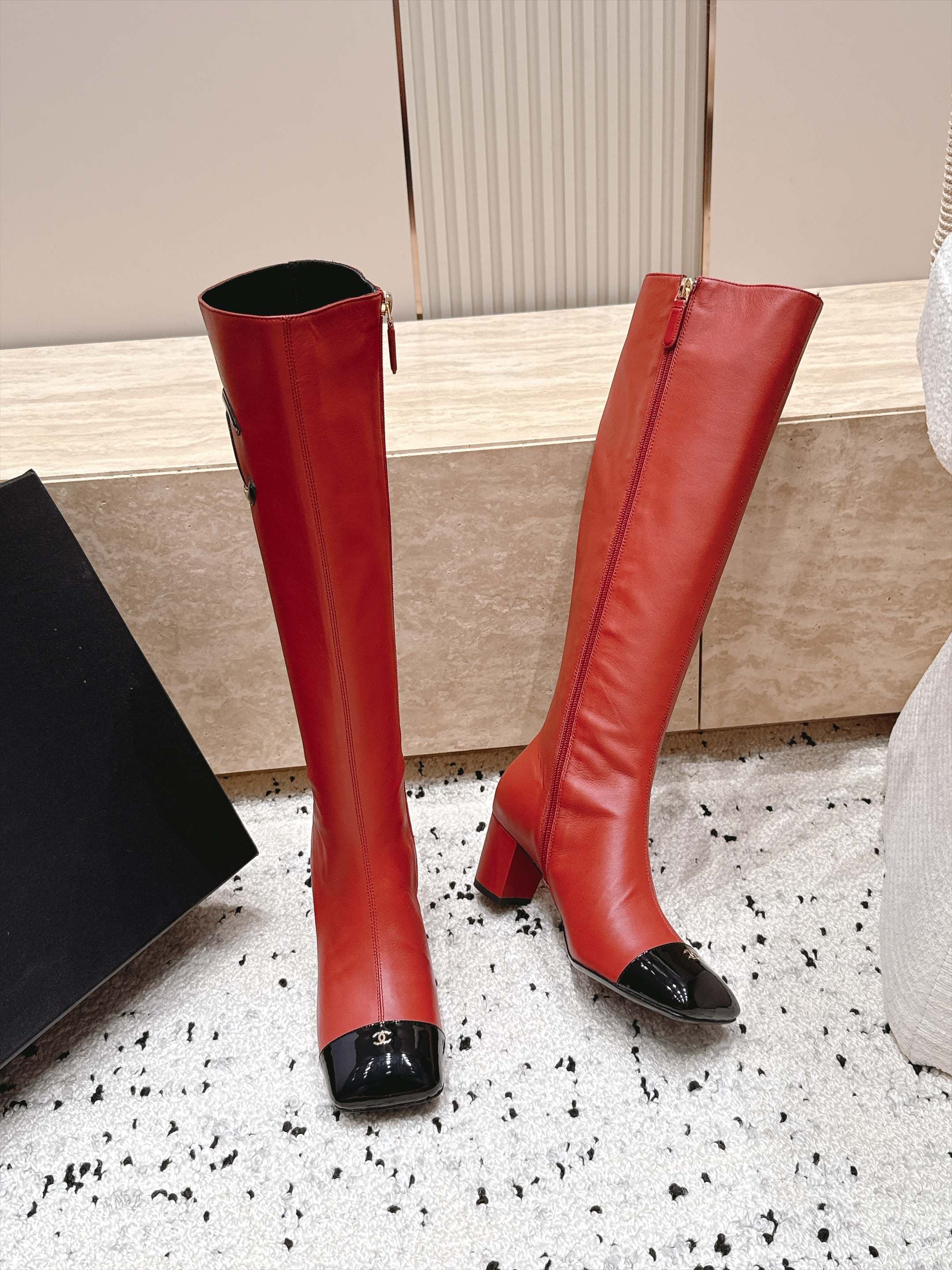 D8696 Chanel 2026vs Fall/Winter New Boot Collection... Square-toe high heels, long boots with classic mixed colors, exuding elegance — image 5