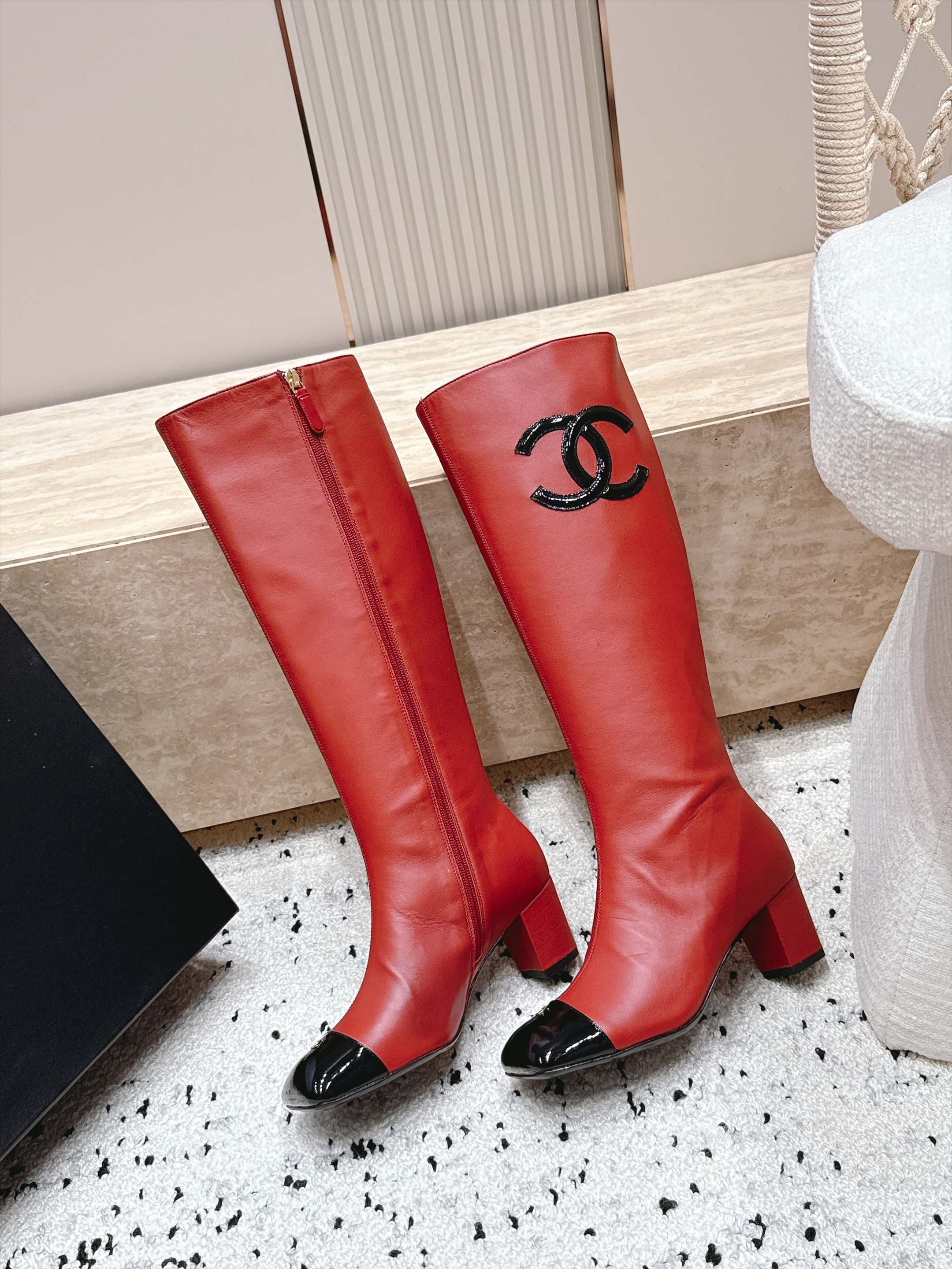 D8696 Chanel 2026vs Fall/Winter New Boot Collection... Square-toe high heels, long boots with classic mixed colors, exuding elegance — image 4