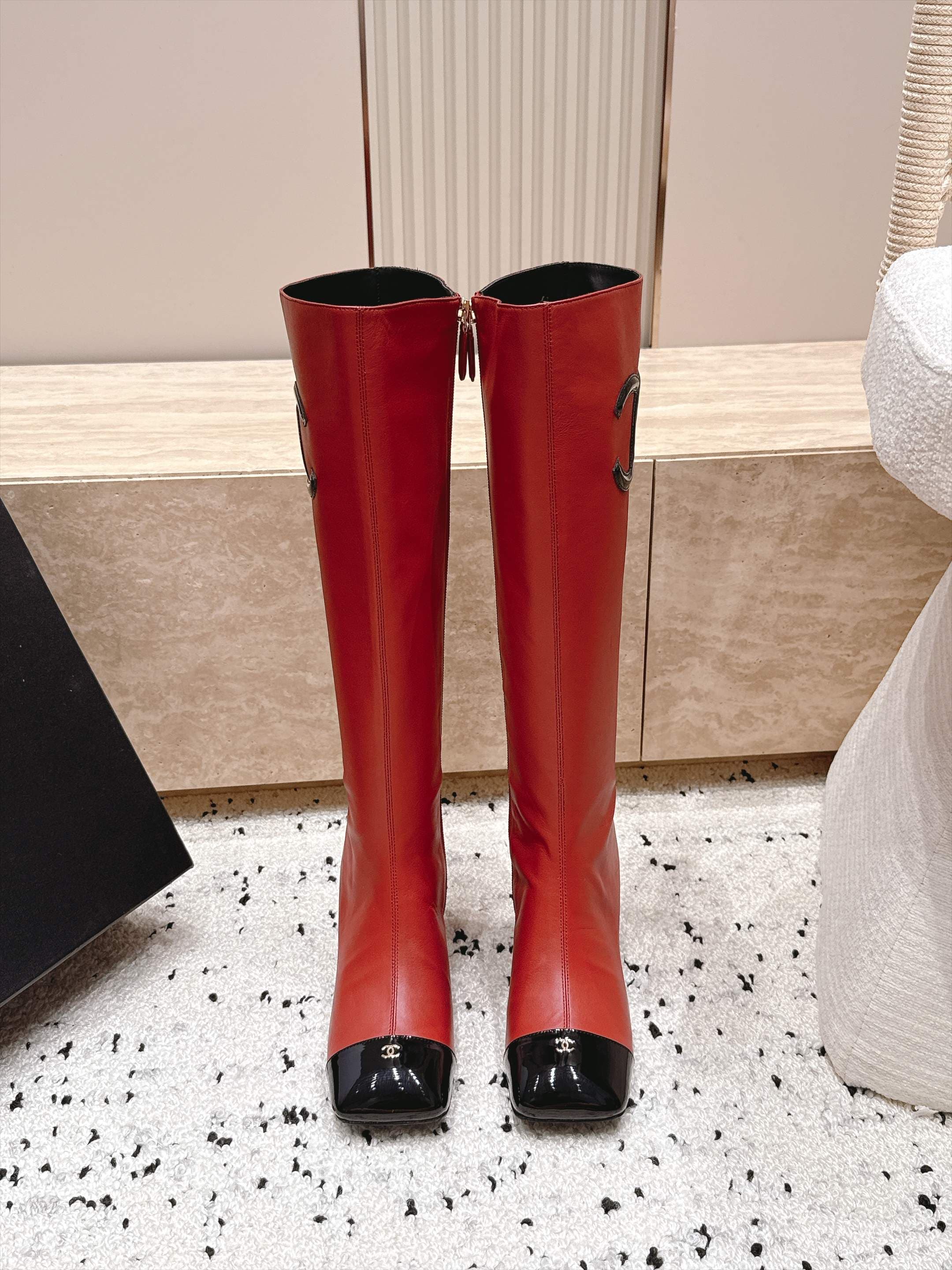 D8696 Chanel 2026vs Fall/Winter New Boot Collection... Square-toe high heels, long boots with classic mixed colors, exuding elegance — image 2