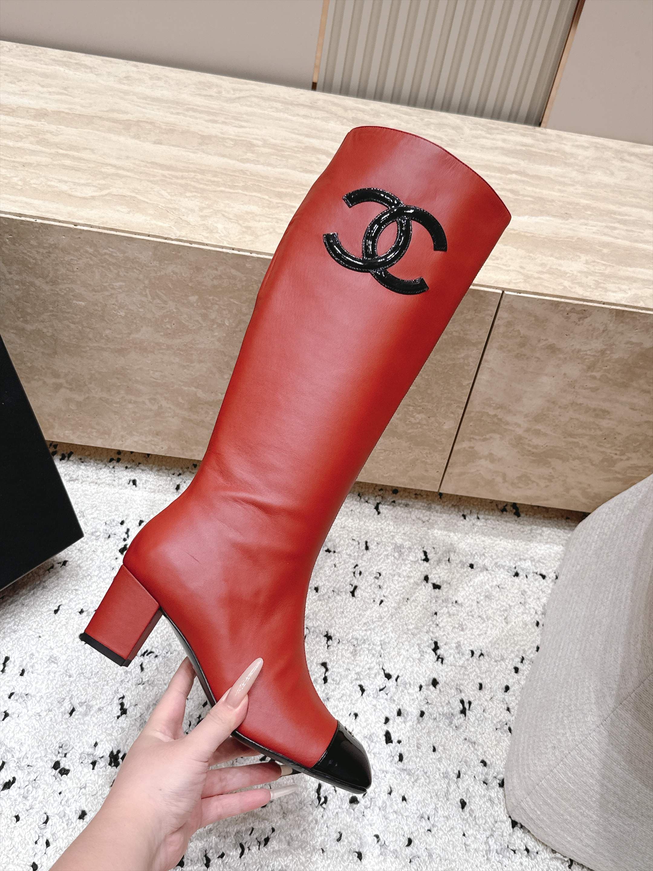 D8696 Chanel 2026vs Fall/Winter New Boot Collection... Square-toe high heels, long boots with classic mixed colors, exuding elegance — image 3
