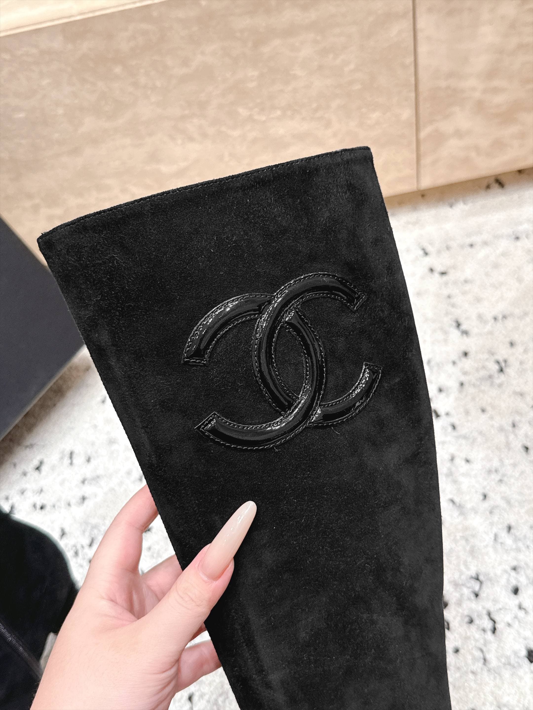 D8693 Chanel 2026vs autumn/winter new boot collection... Square-toe high heels, long boots with classic mixed colors – exudes elegance and sophistication — image 8