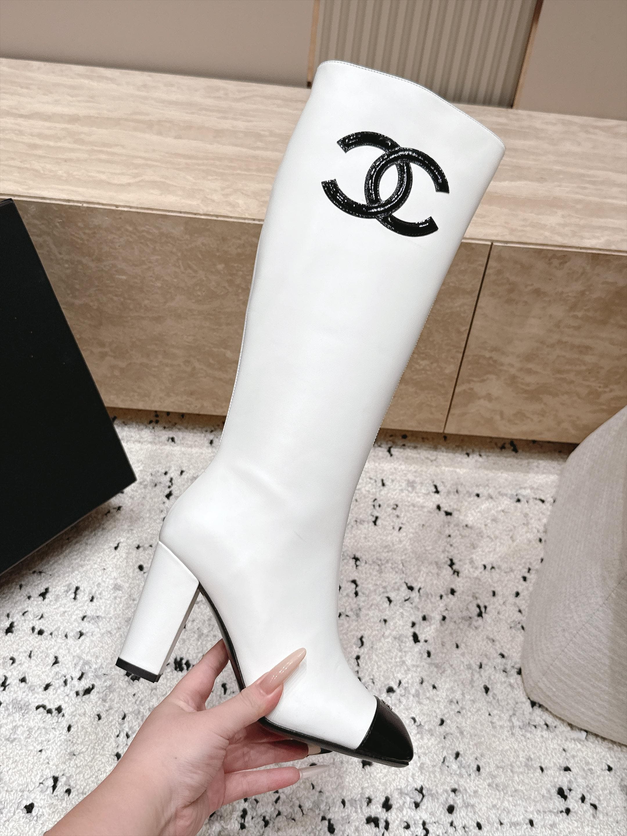 D8692 Chanel 2026vs Fall/Winter new boot collection... Square-toe high heels, long boots with classic mixed colors – exudes elegance and sophistication — image 3