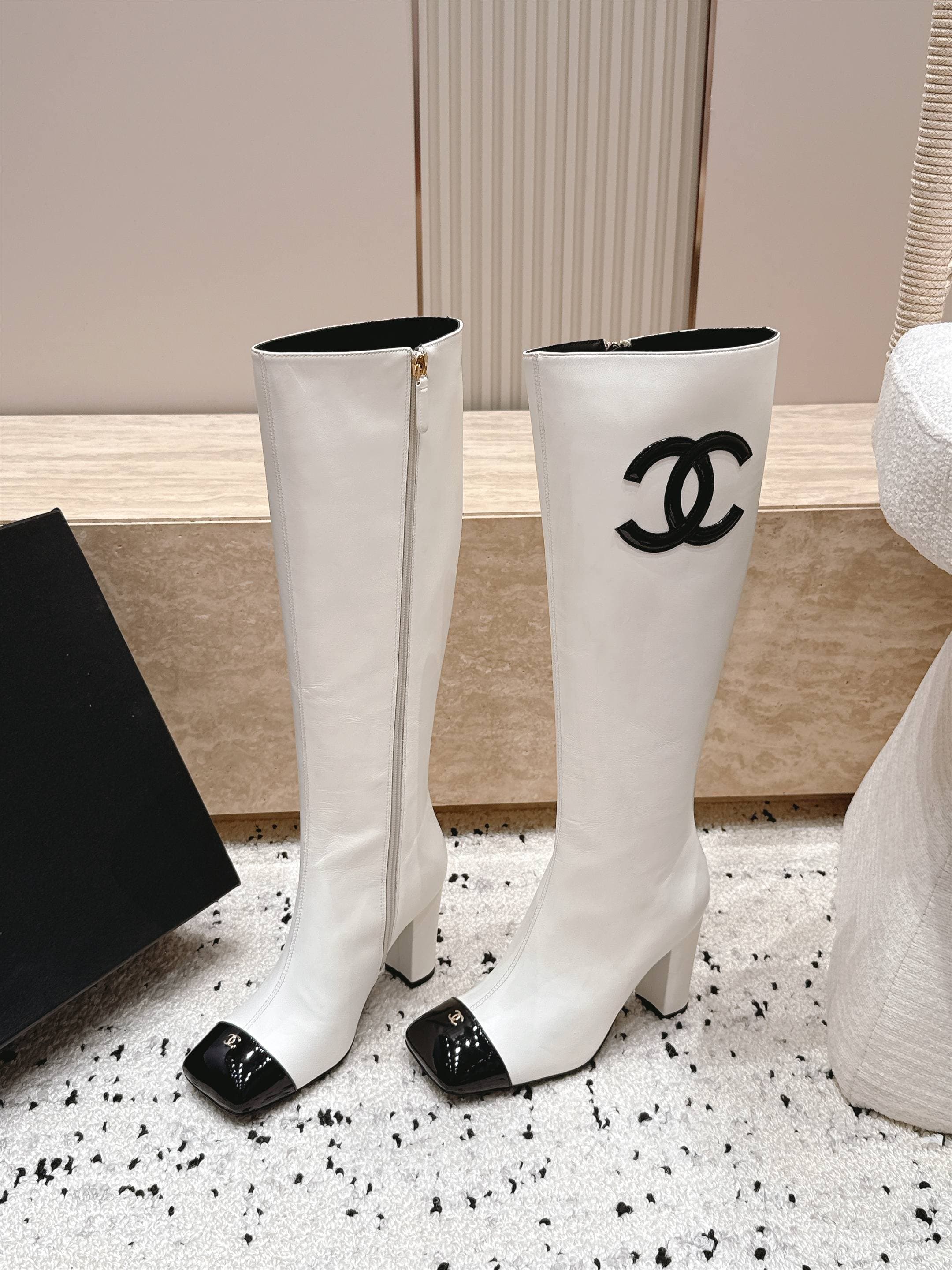 D8692 Chanel 2026vs Fall/Winter new boot collection... Square-toe high heels, long boots with classic mixed colors – exudes elegance and sophistication — image 1