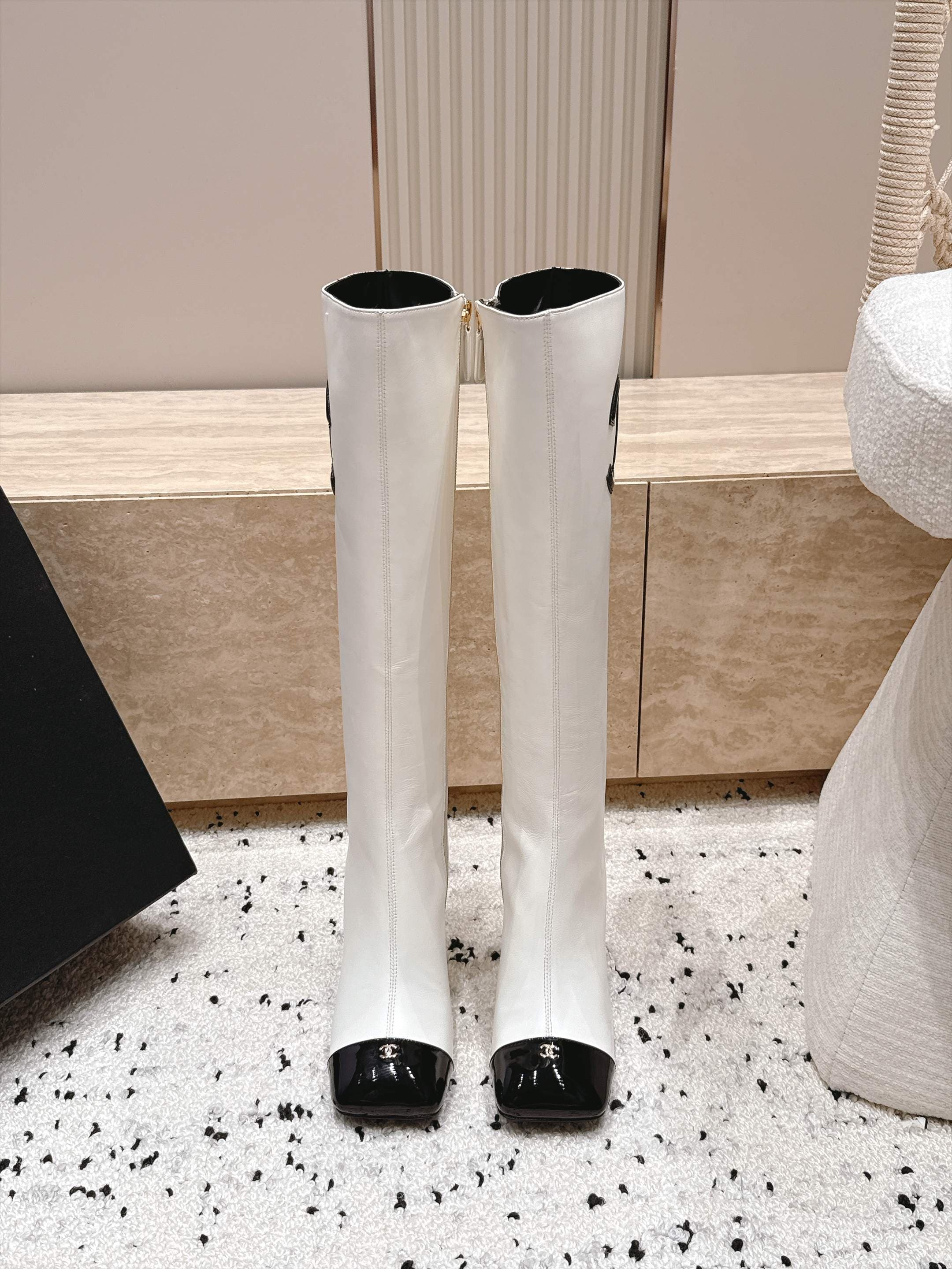 D8692 Chanel 2026vs Fall/Winter new boot collection... Square-toe high heels, long boots with classic mixed colors – exudes elegance and sophistication — image 2