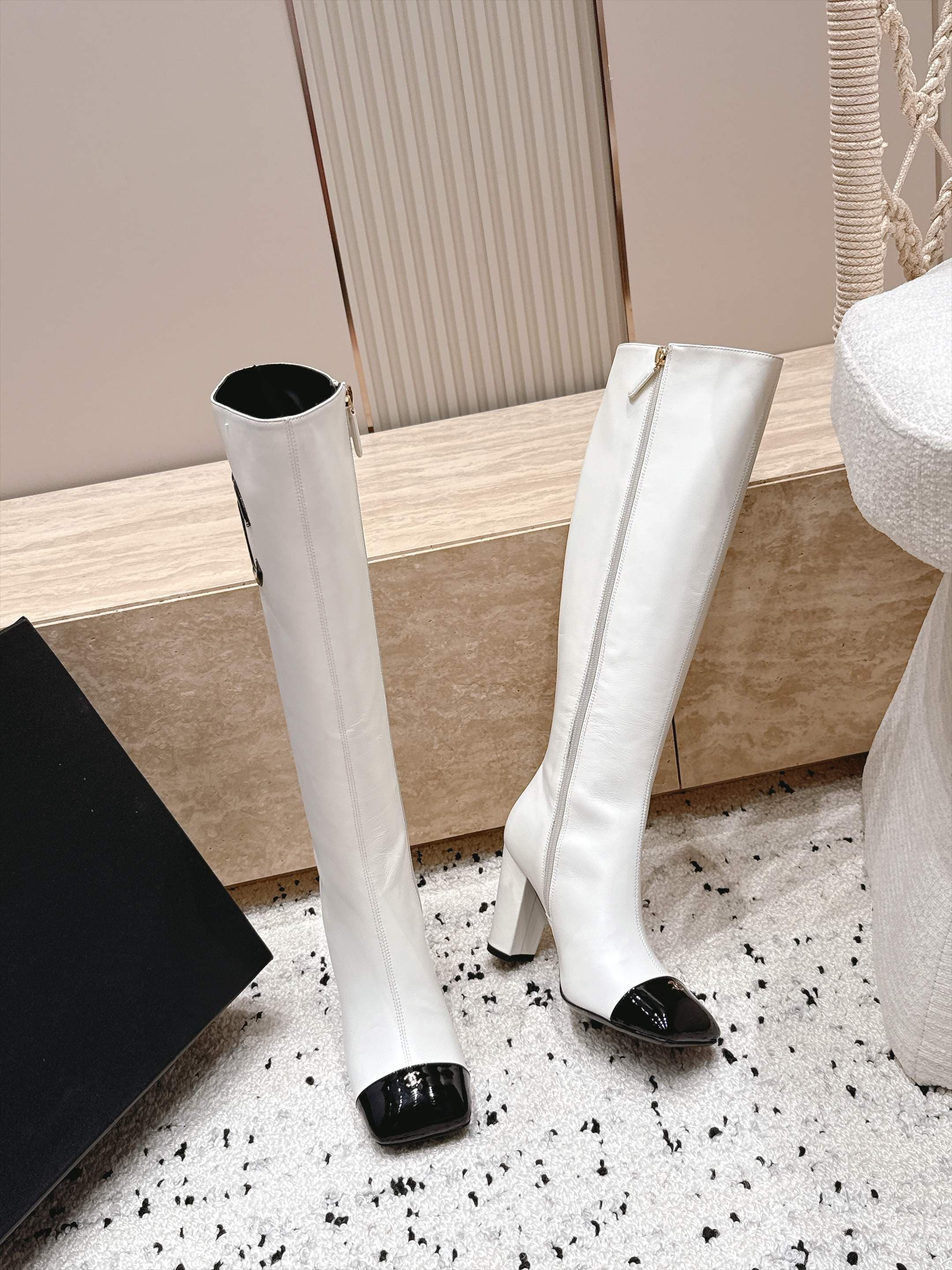 D8692 Chanel 2026vs Fall/Winter new boot collection... Square-toe high heels, long boots with classic mixed colors – exudes elegance and sophistication — image 5