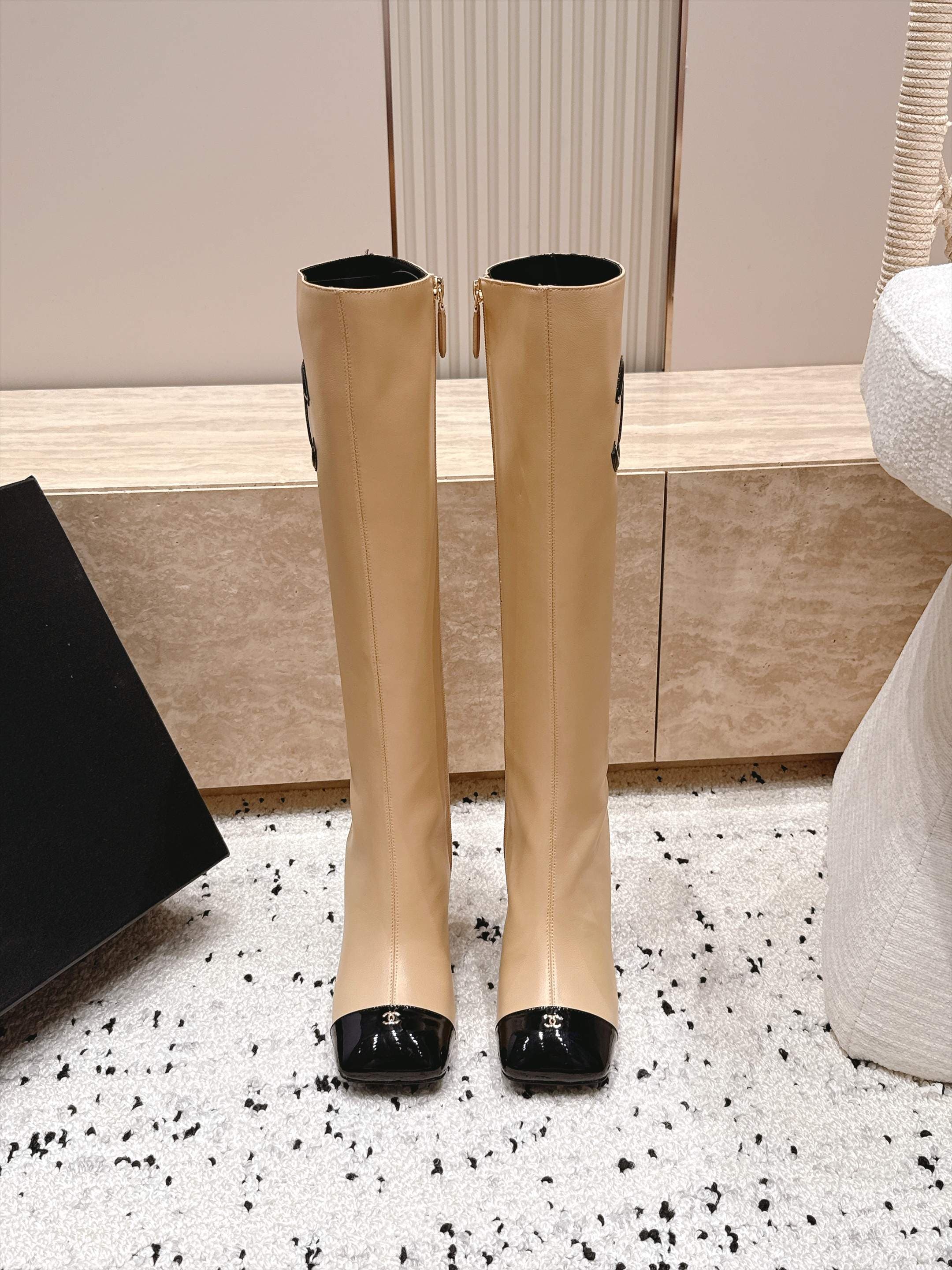D8691 Chanel 2026vs Fall/Winter New Boot Collection... Square-toe high heels, long boots with classic mixed colors – exudes elegance and sophistication — image 2