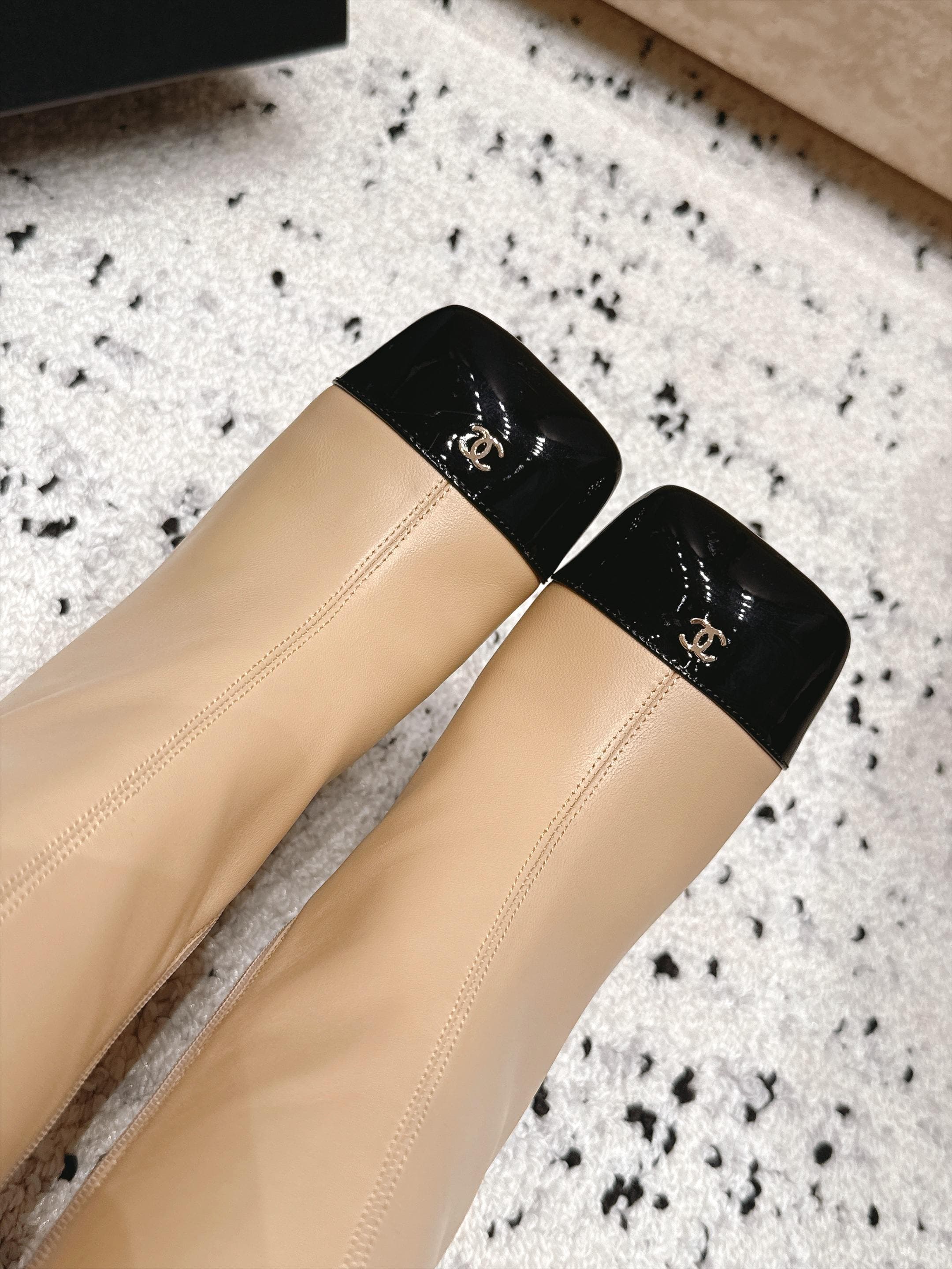 D8691 Chanel 2026vs Fall/Winter New Boot Collection... Square-toe high heels, long boots with classic mixed colors – exudes elegance and sophistication — image 7