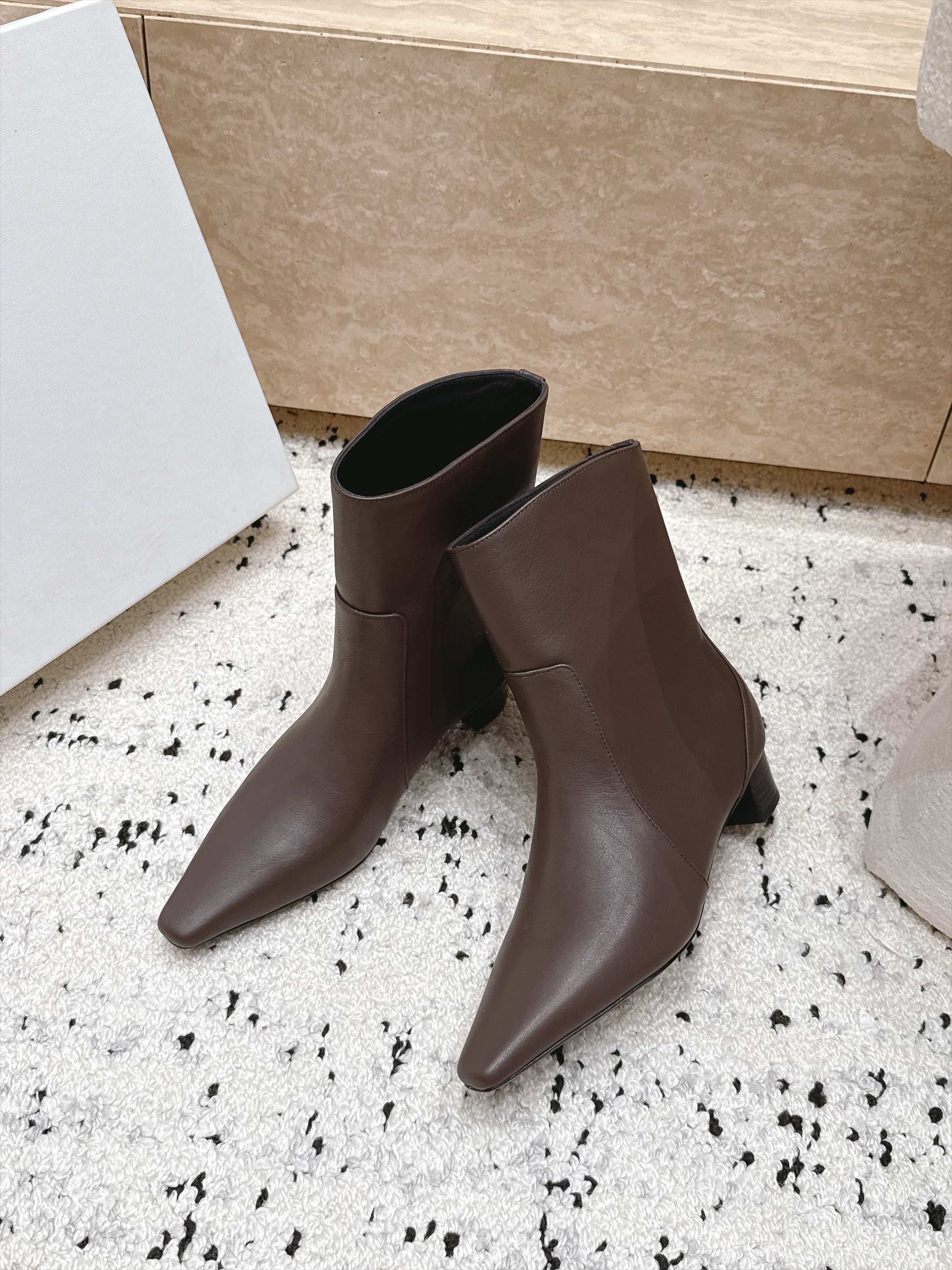 D8720 BY FAR～2026vs Autumn New Fashion Boots Collection… — image 3