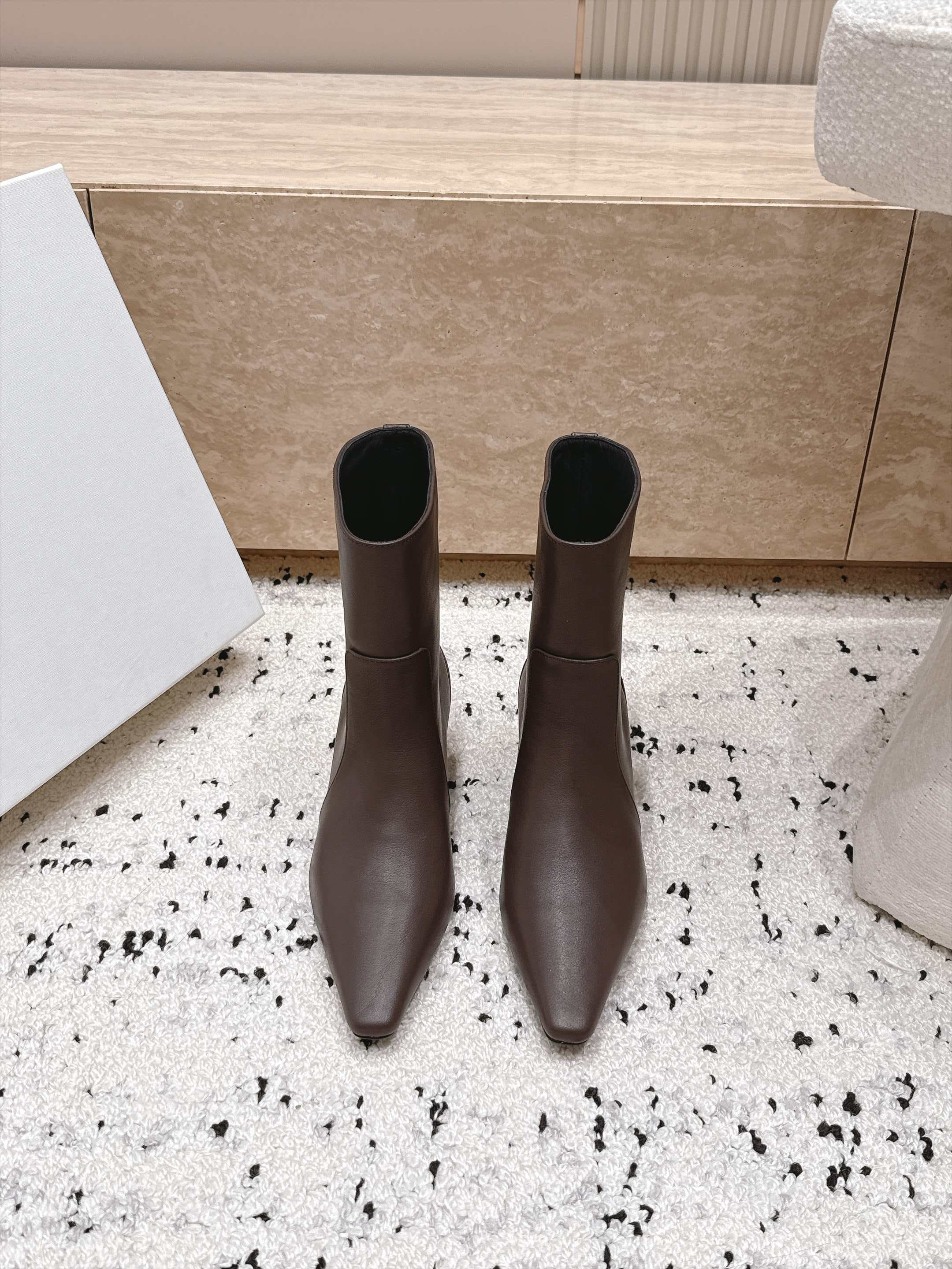 D8720 BY FAR～2026vs Autumn New Fashion Boots Collection… — image 2