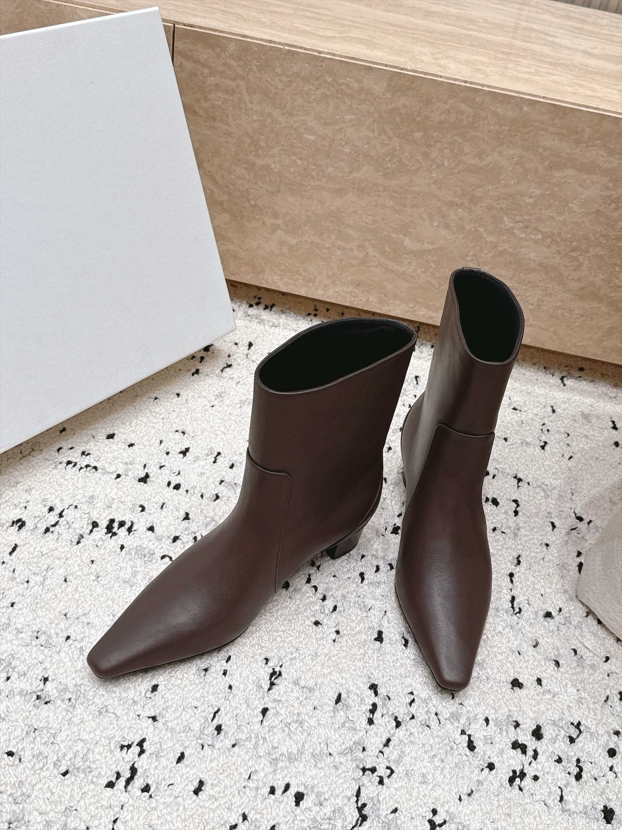 D8720 BY FAR～2026vs Autumn New Fashion Boots Collection… — image 7