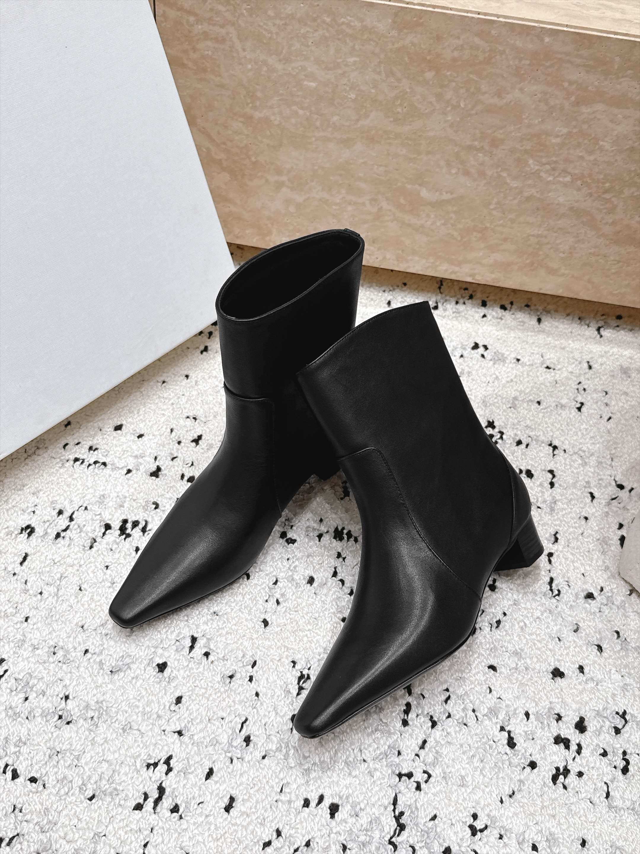 D8719 BY FAR～2026vs Autumn New Fashion Boots Collection… — image 3
