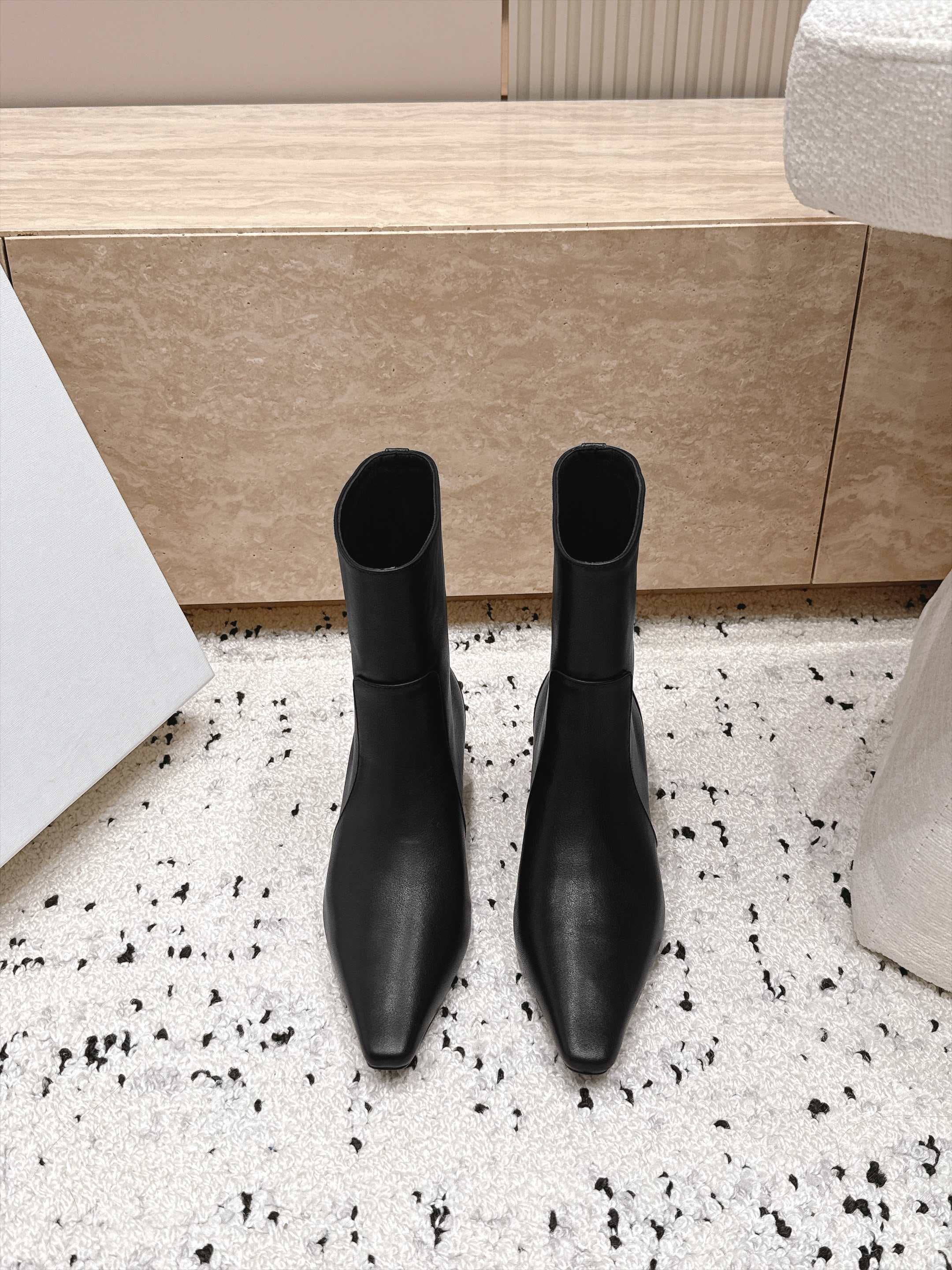 D8719 BY FAR～2026vs Autumn New Fashion Boots Collection… — image 2