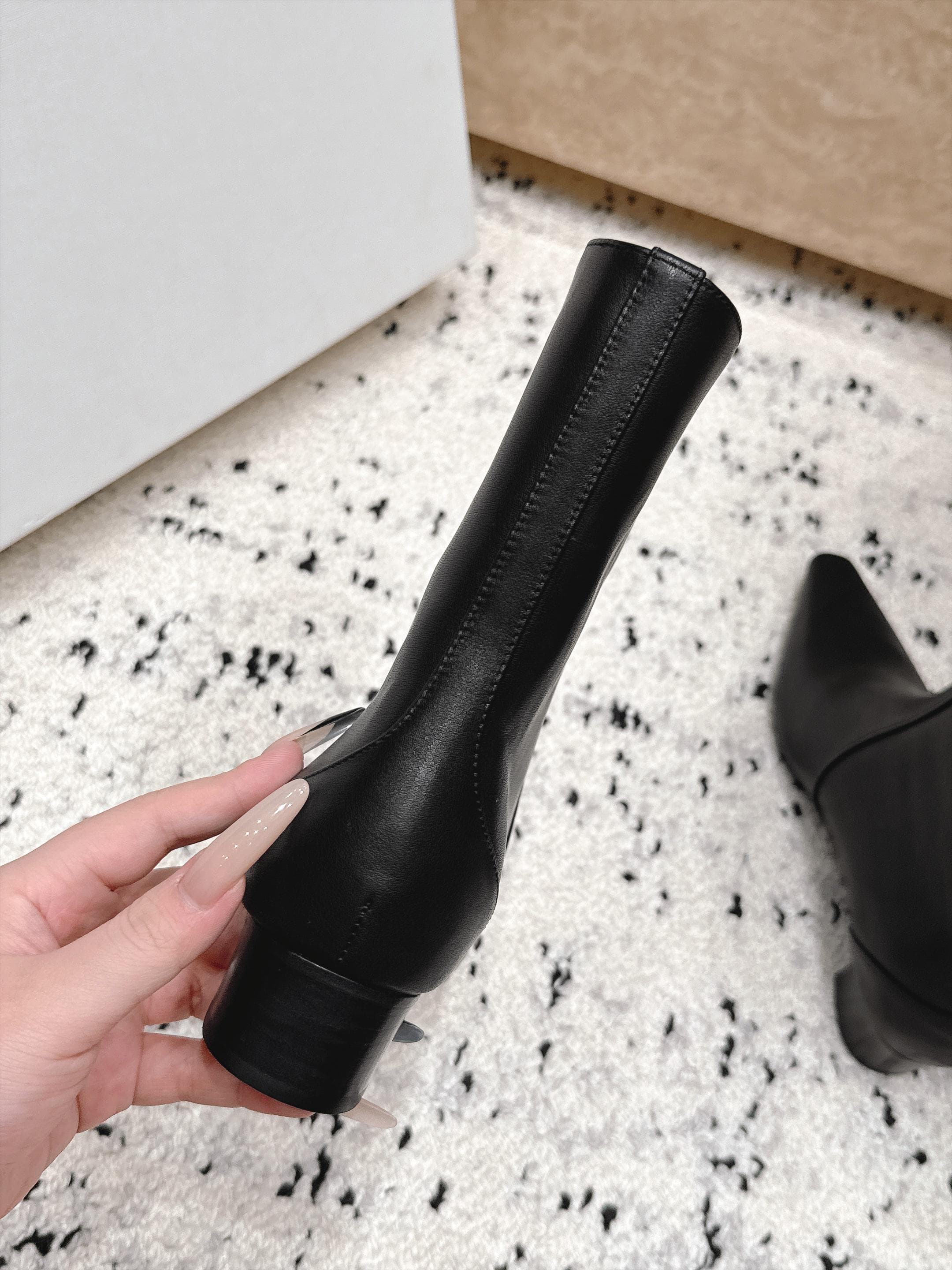 D8719 BY FAR～2026vs Autumn New Fashion Boots Collection… — image 8