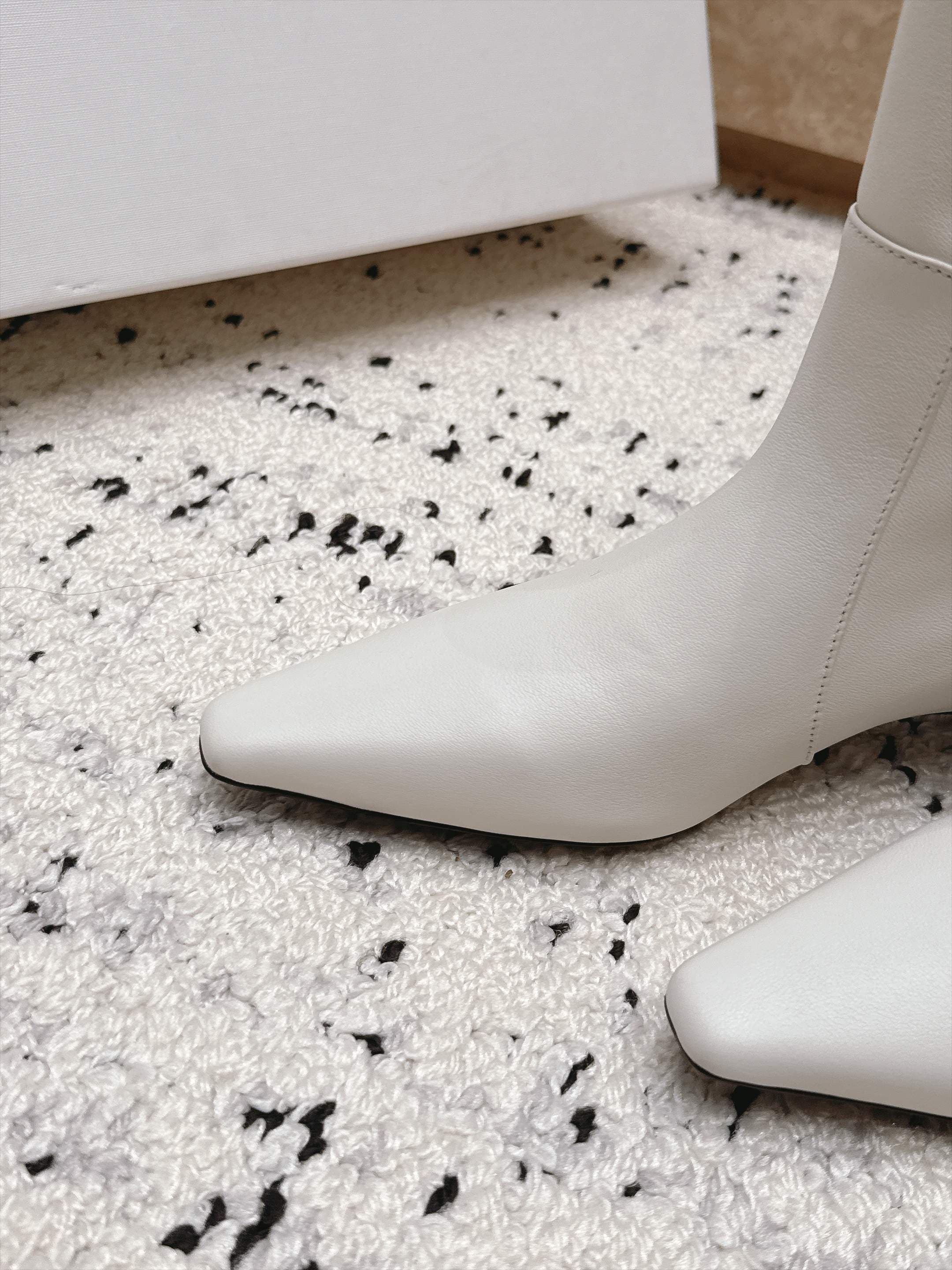 D8718 BY FAR～2026vs Autumn New Fashion Boots Collection… — image 3