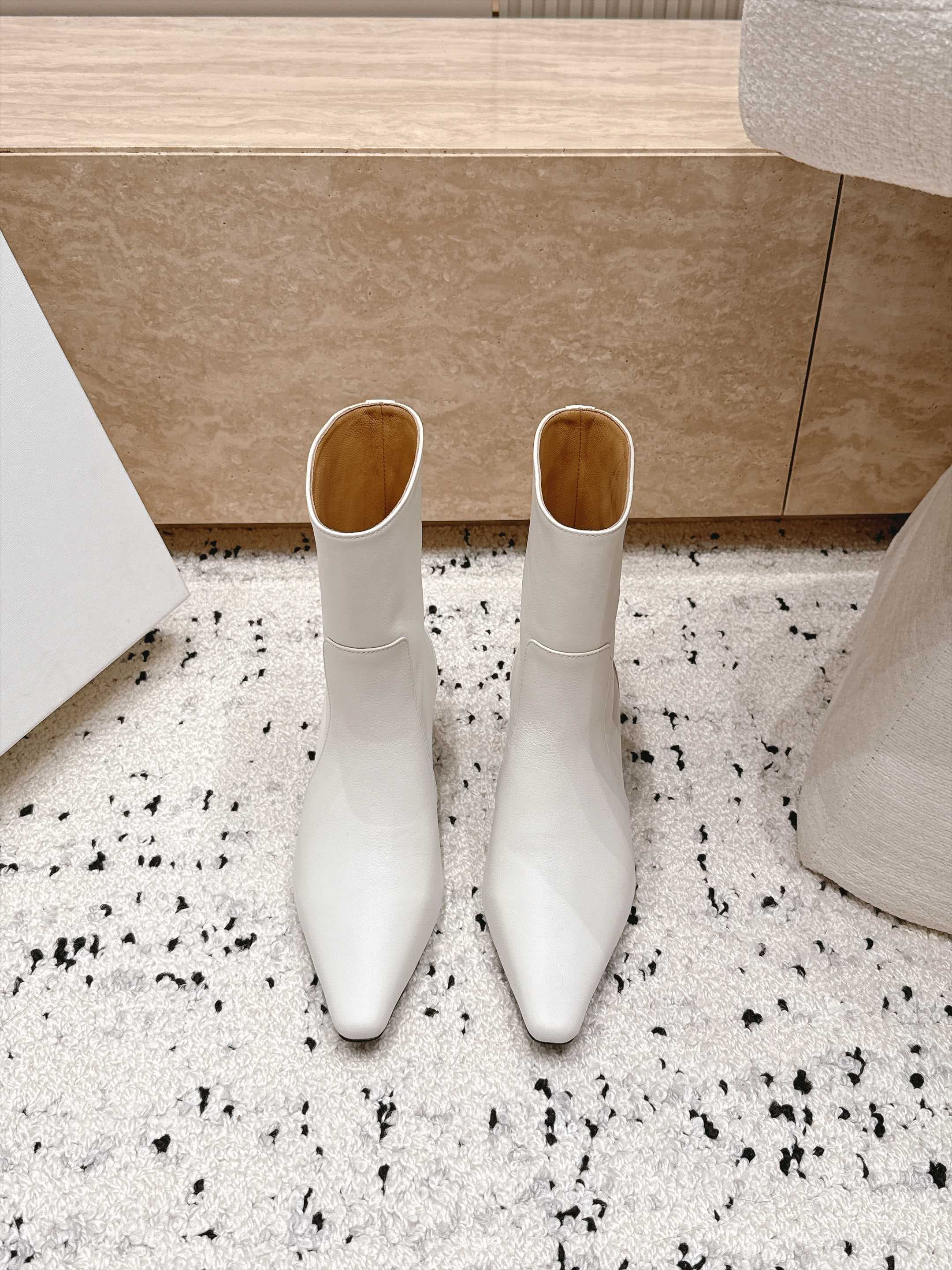 D8718 BY FAR～2026vs Autumn New Fashion Boots Collection… — image 2