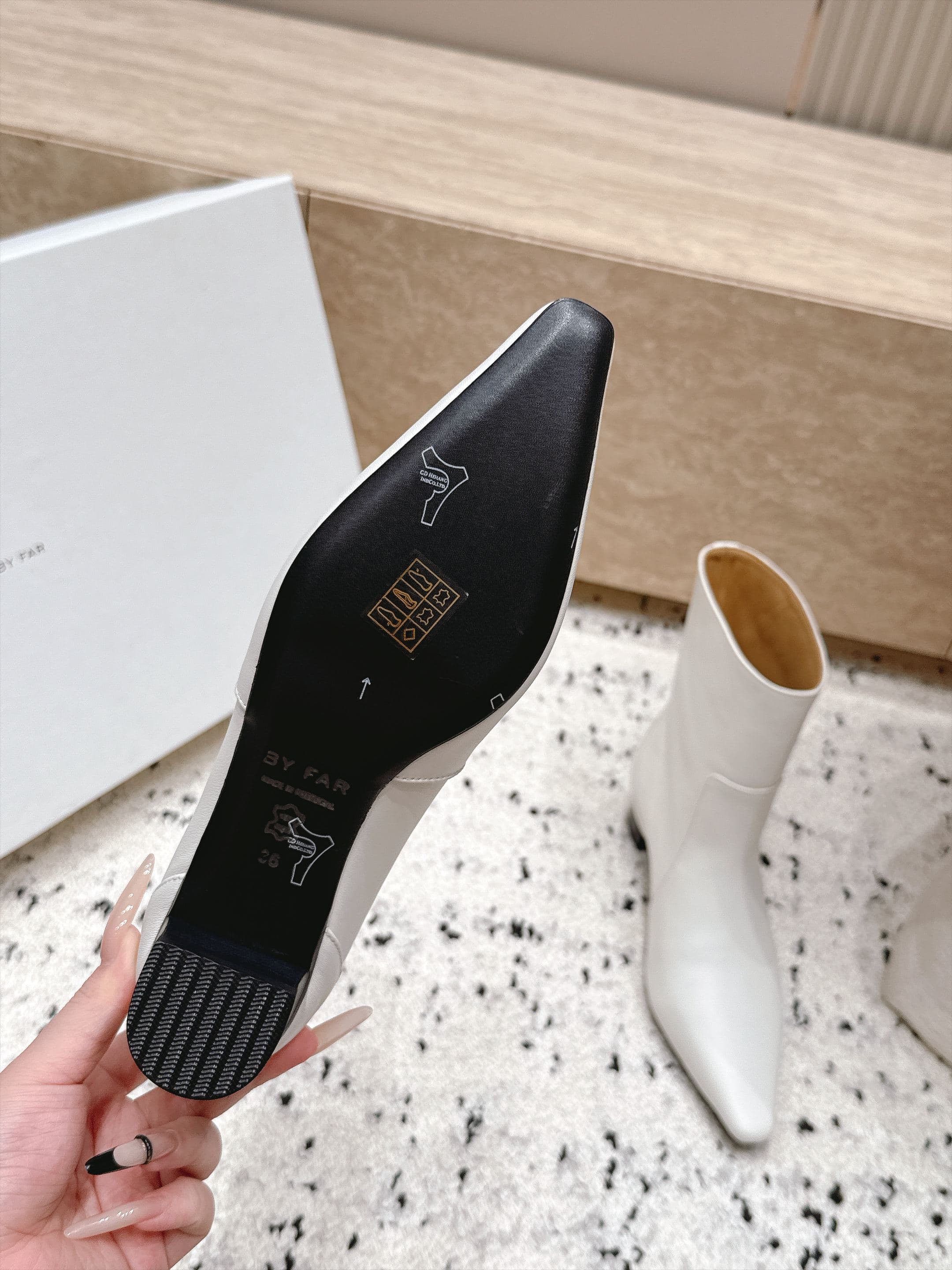 D8718 BY FAR～2026vs Autumn New Fashion Boots Collection… — image 7
