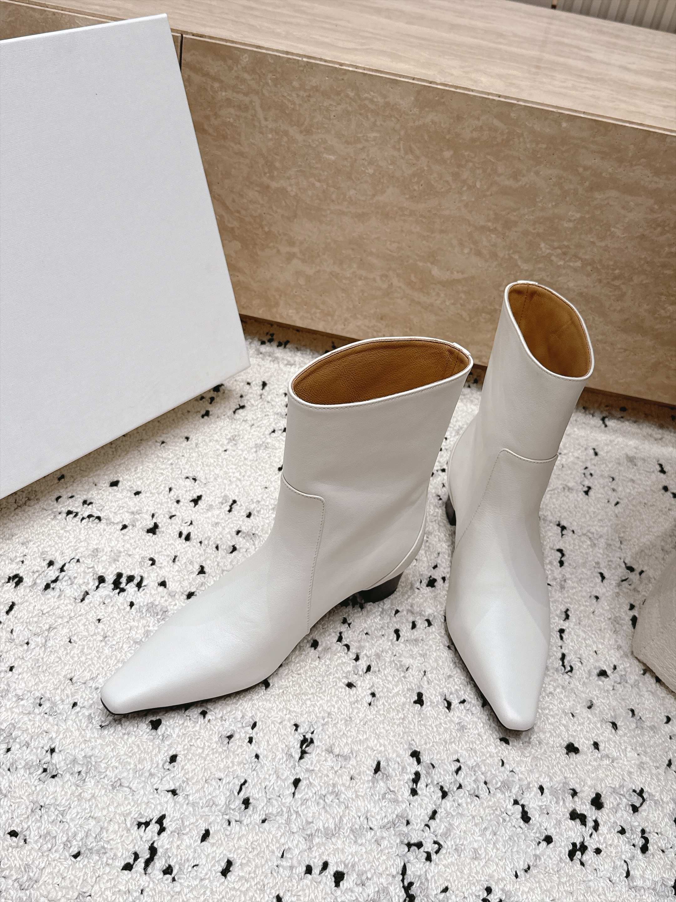 D8718 BY FAR～2026vs Autumn New Fashion Boots Collection… — image 6