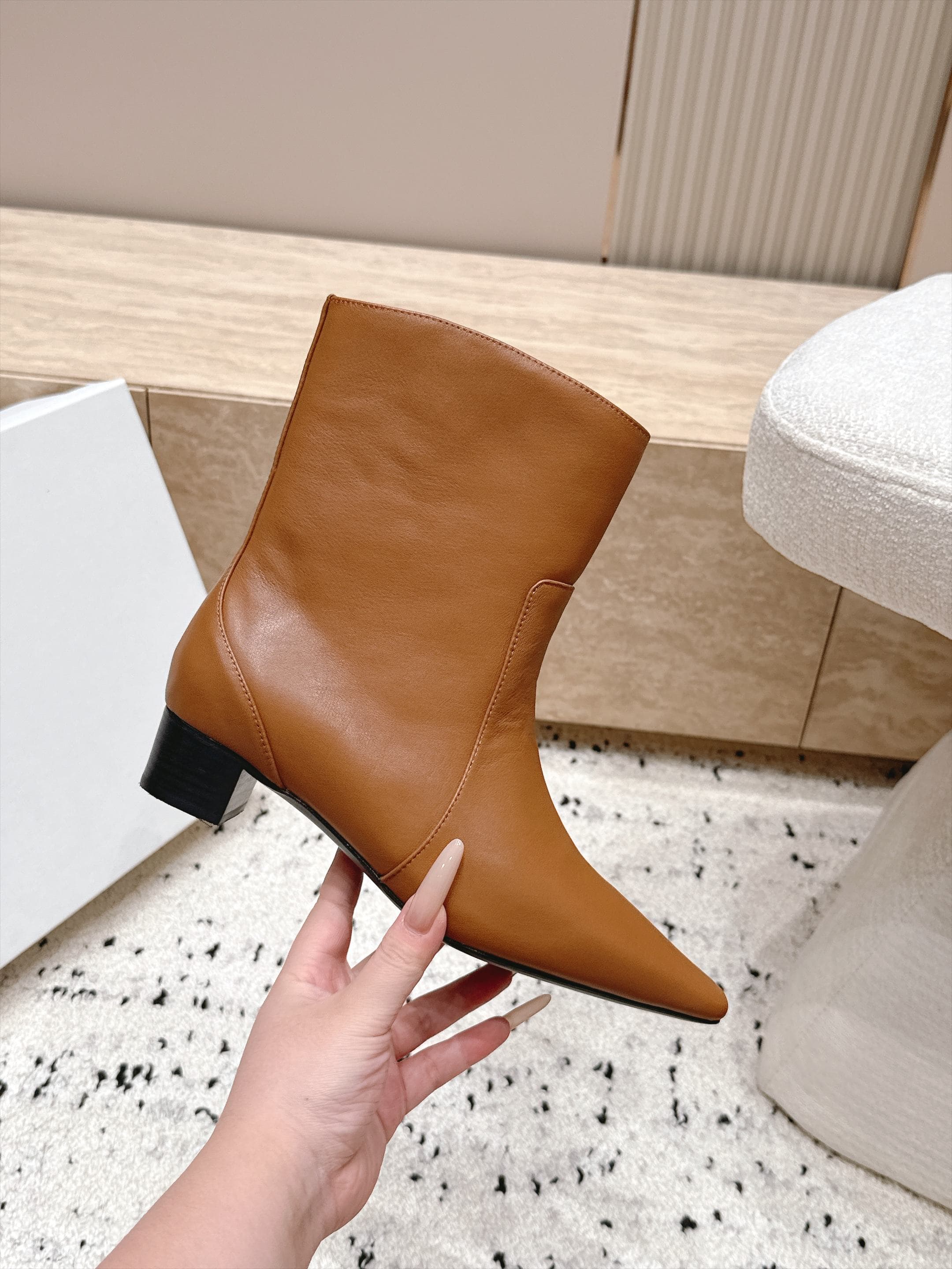 D8717 BY FAR～2026vs Autumn New Fashion Boots Collection… — image 3