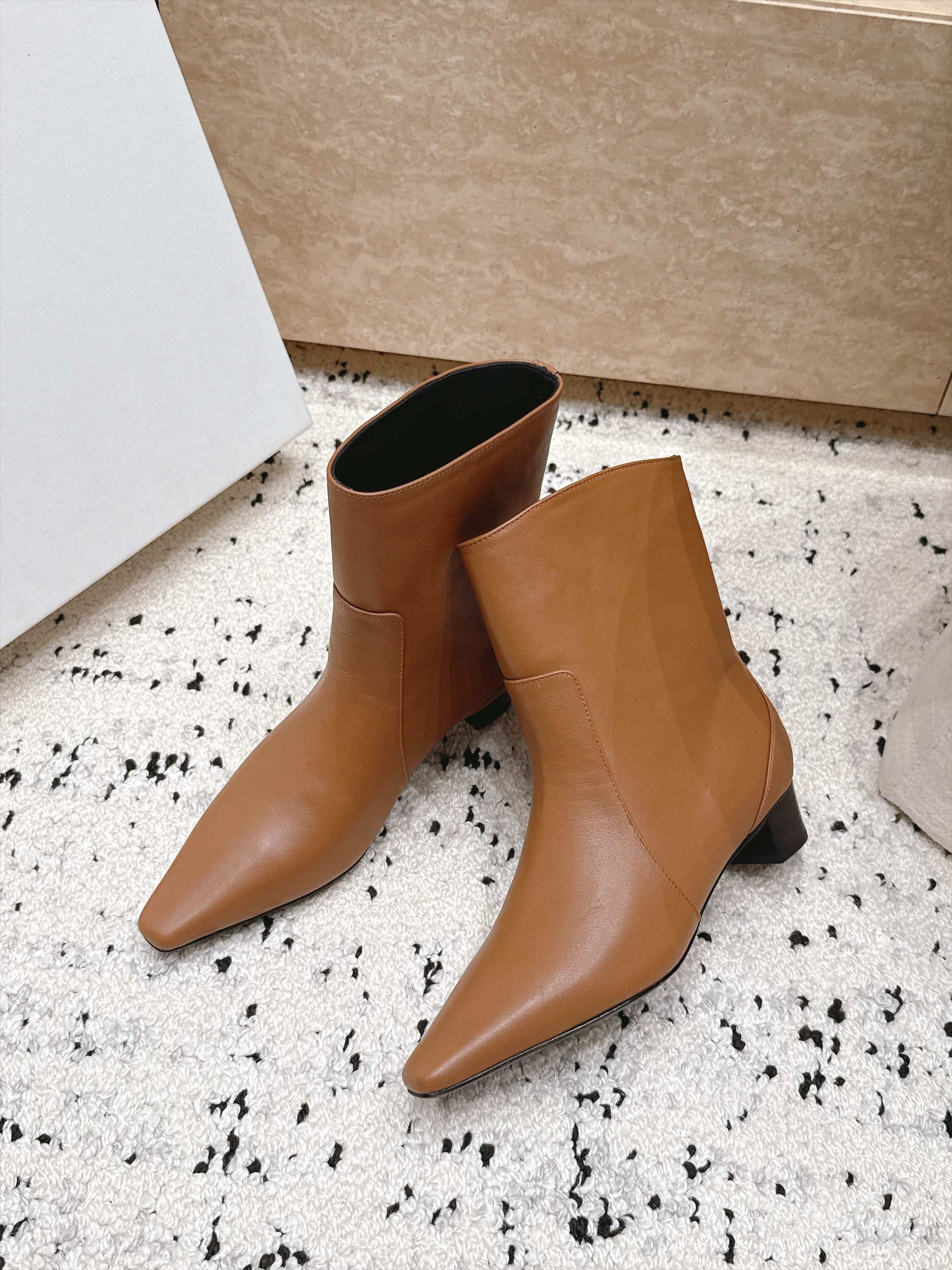 D8717 BY FAR～2026vs Autumn New Fashion Boots Collection… — image 4