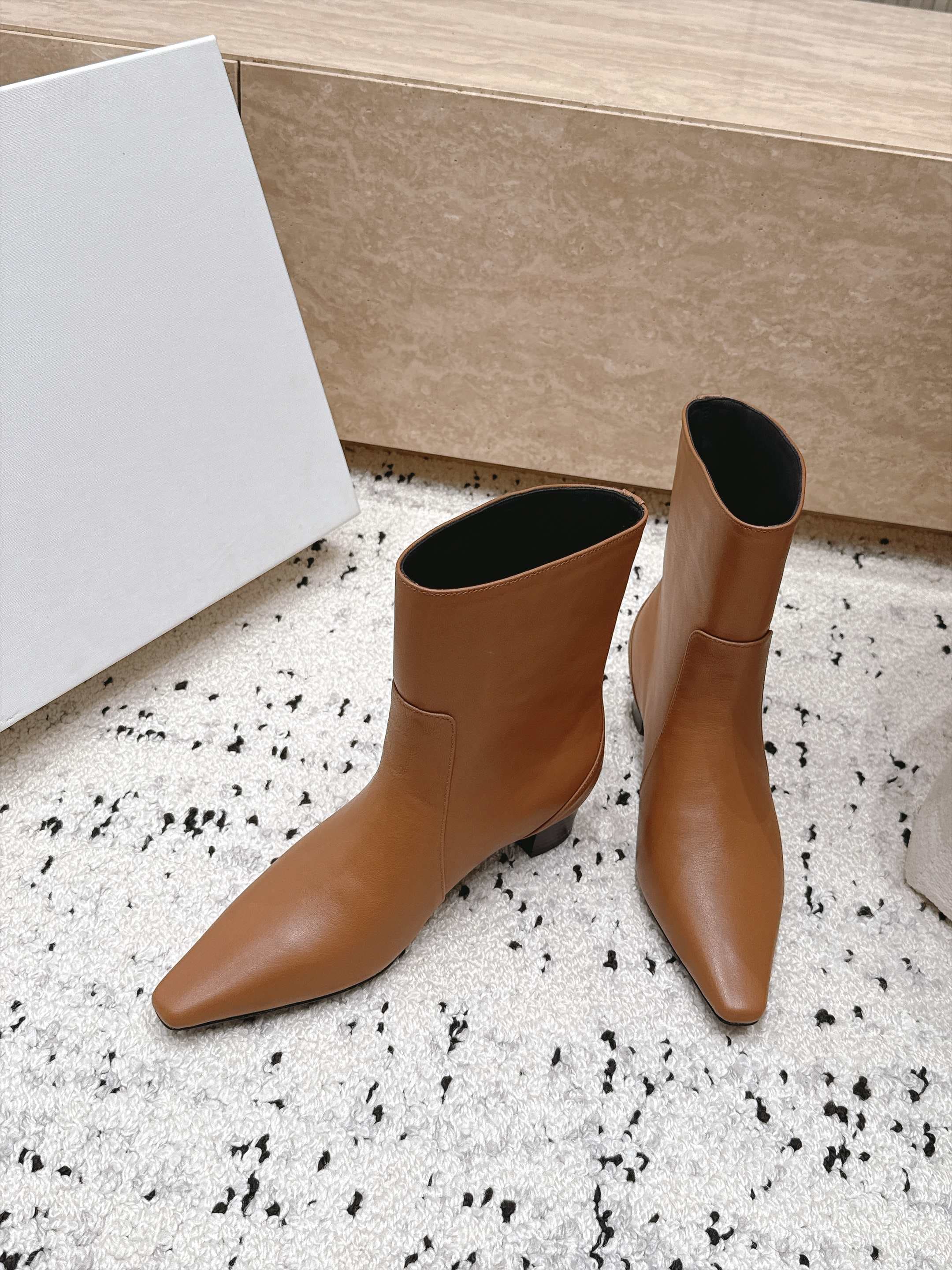 D8717 BY FAR～2026vs Autumn New Fashion Boots Collection… — image 5