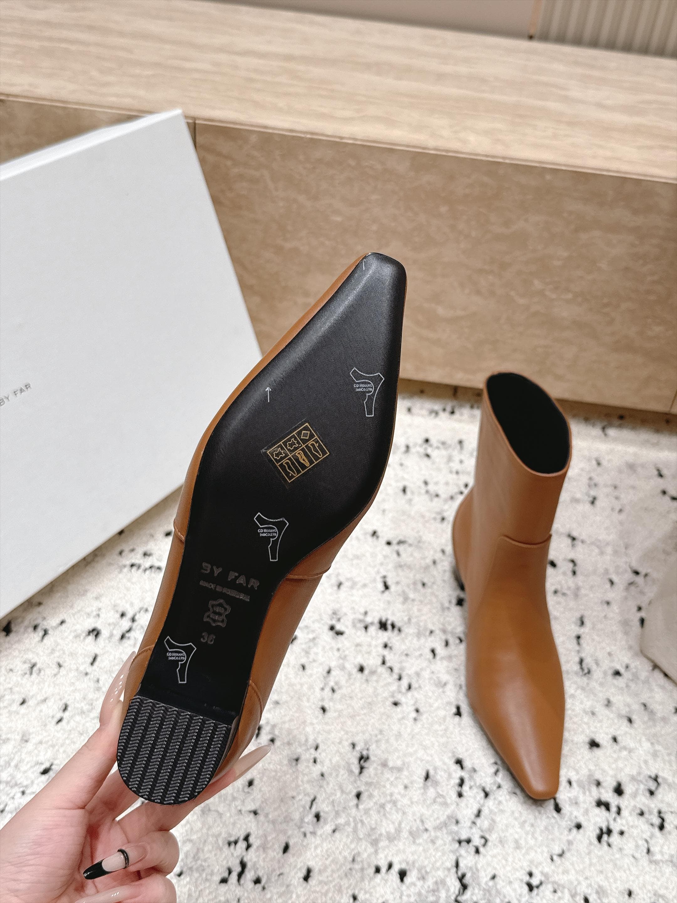 D8717 BY FAR～2026vs Autumn New Fashion Boots Collection… — image 6