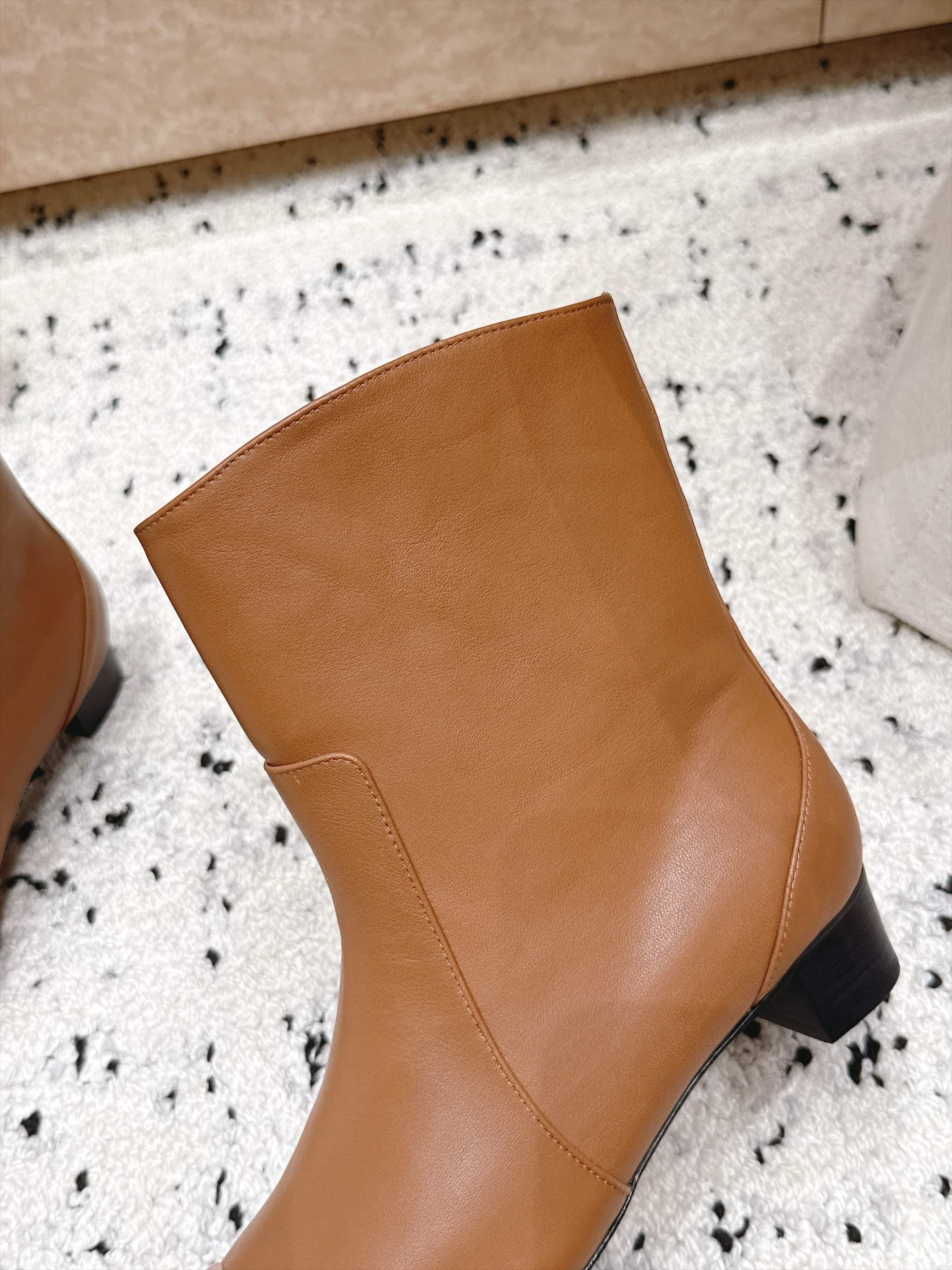 D8717 BY FAR～2026vs Autumn New Fashion Boots Collection… — image 7