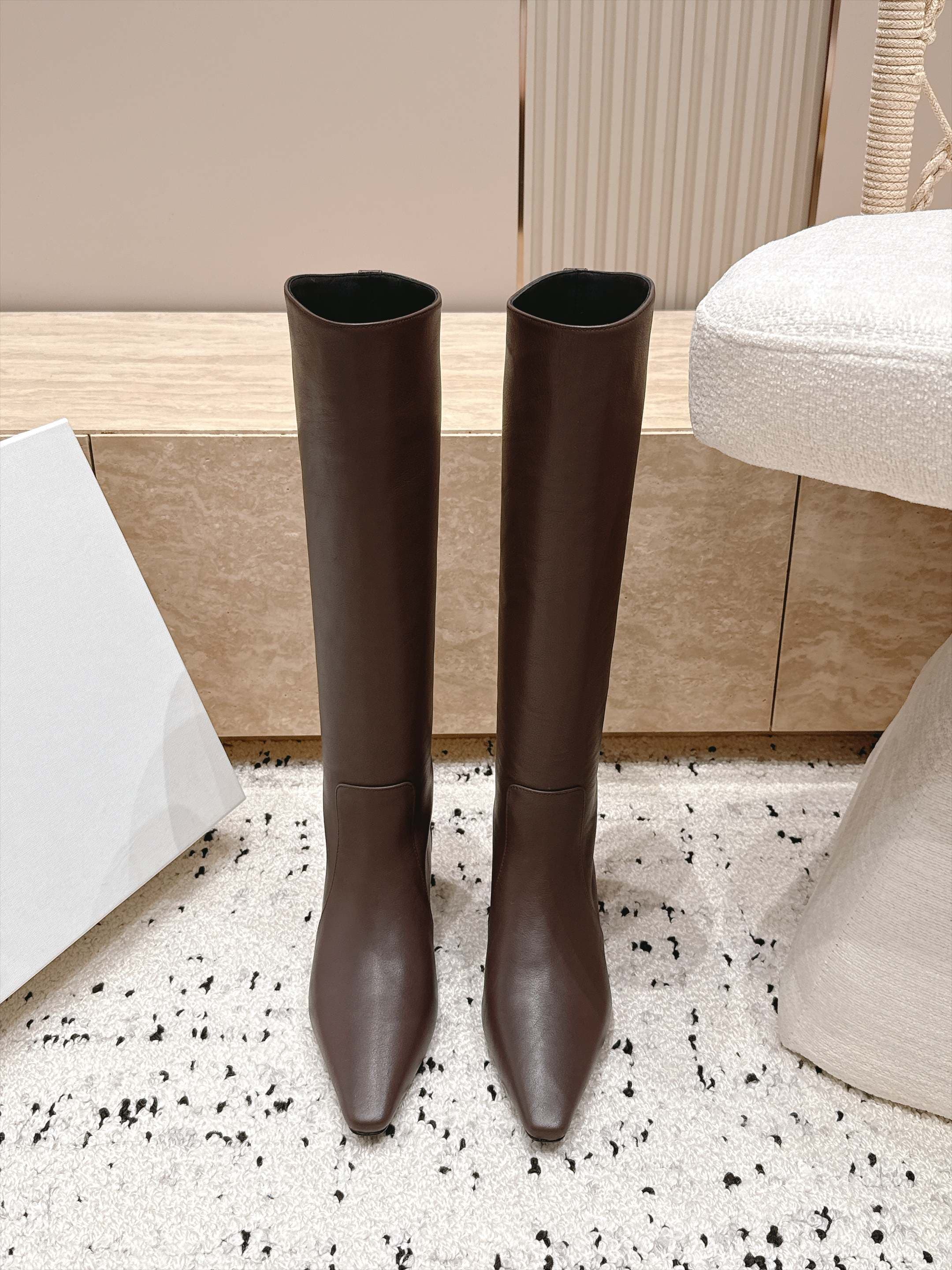 D8715 BY FAR～2026vs Autumn New Fashion Boots Collection… — image 2